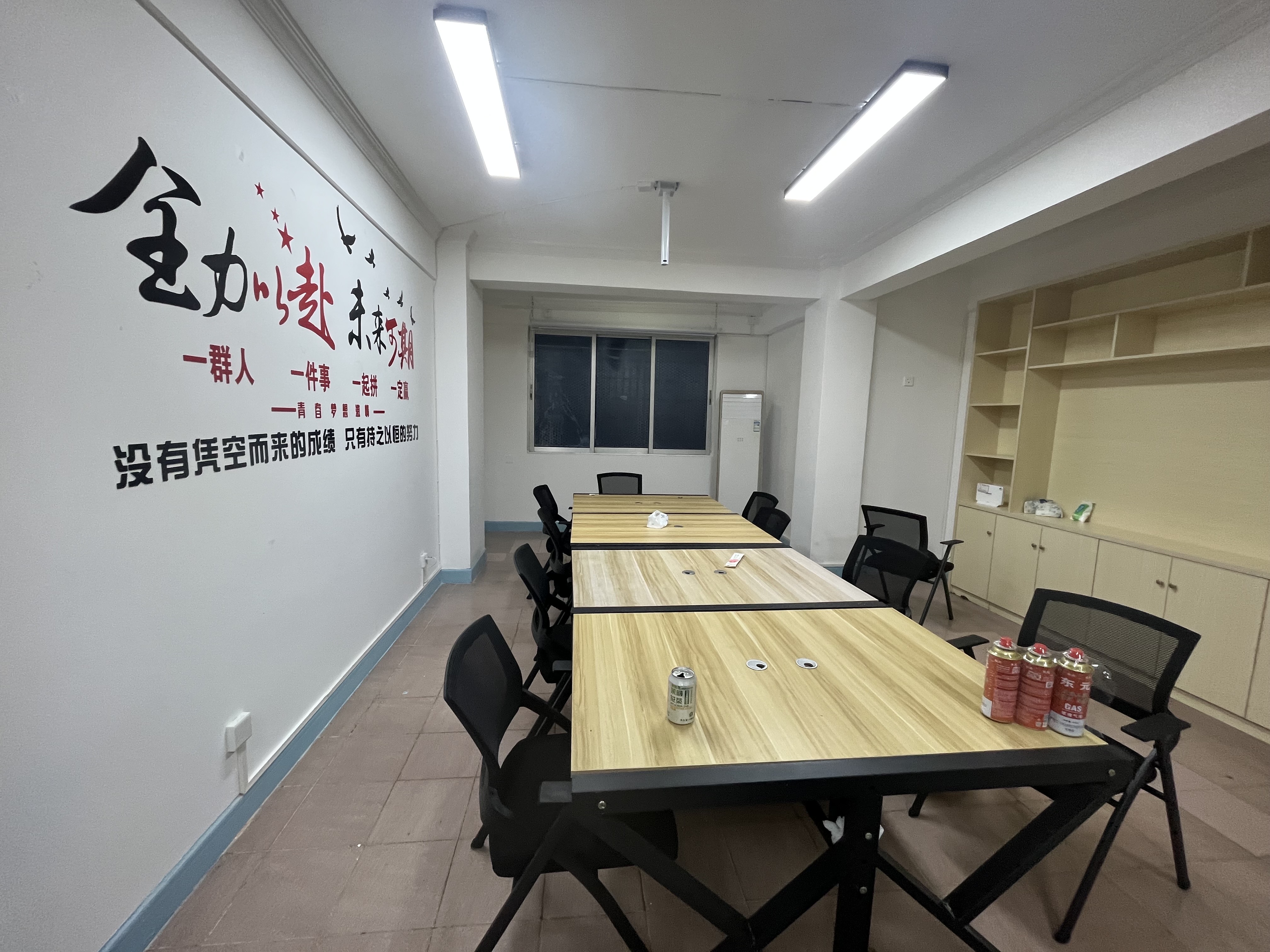 海景湾花园 3室2厅2卫 2100.0元/月 海景湾花园 3室2厅2卫 2100.0元/月室内图