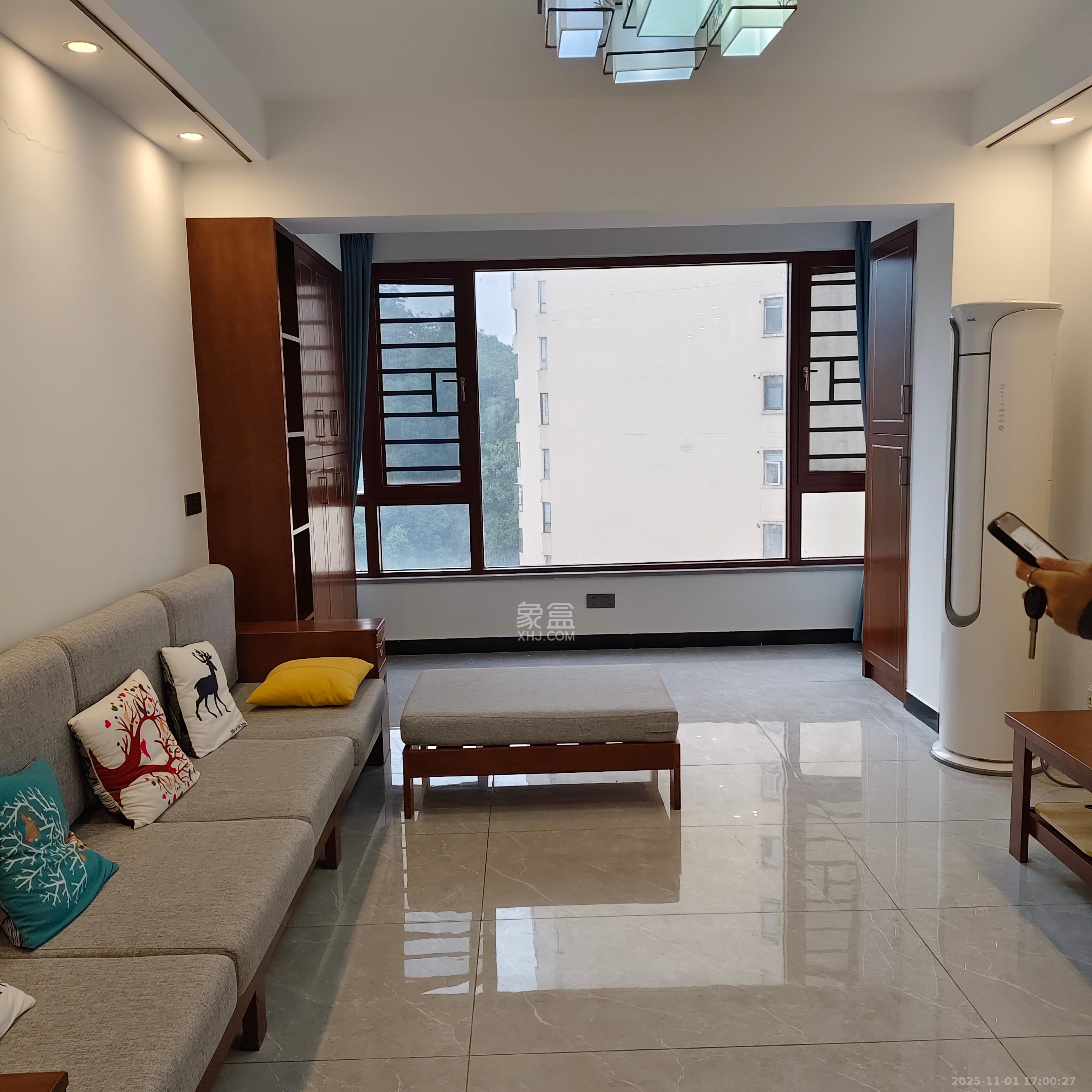 钱隆世家  3室2厅2卫    2600.0元/月室内图