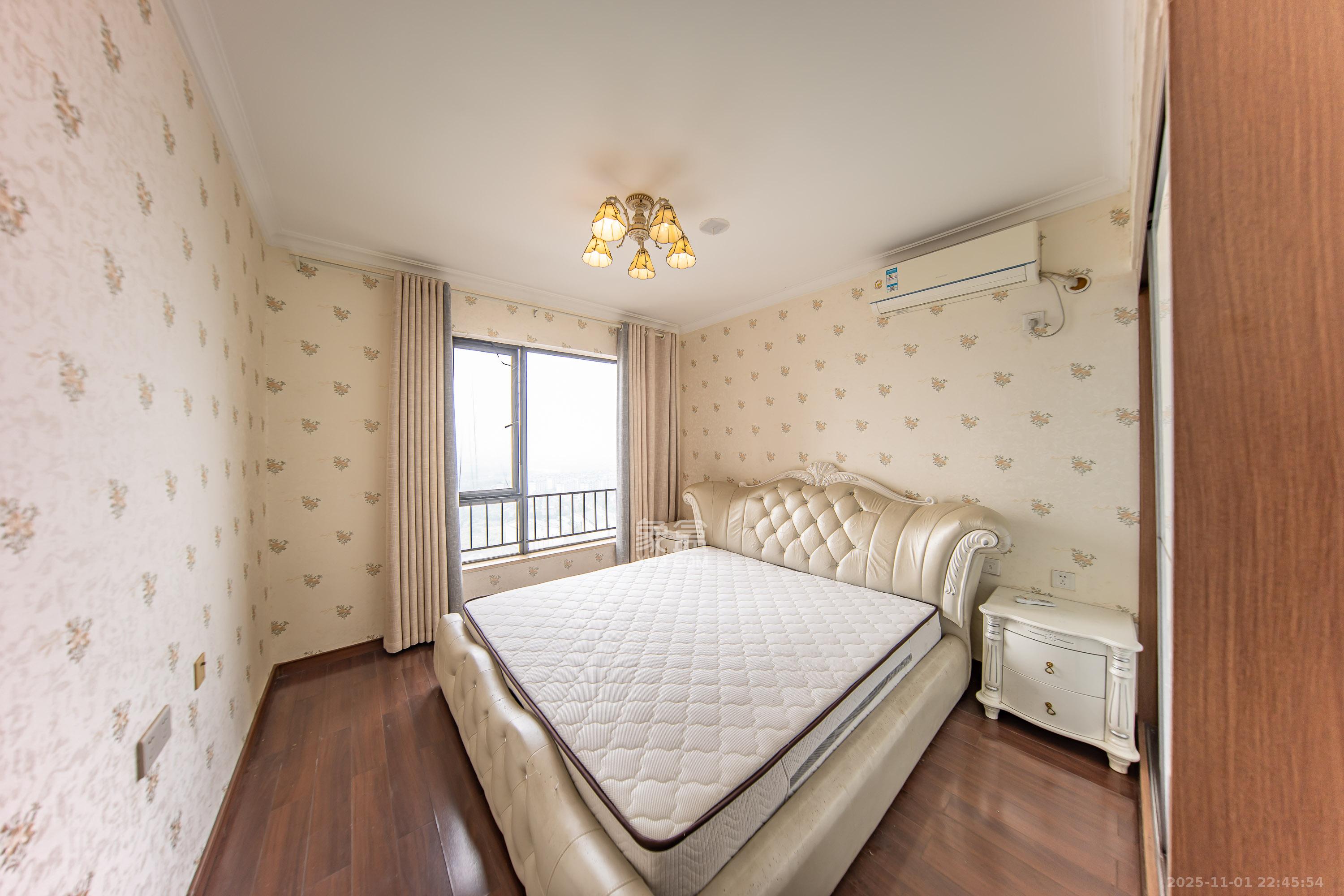 万科白鹭郡  4室2厅2卫    136.0万卧室