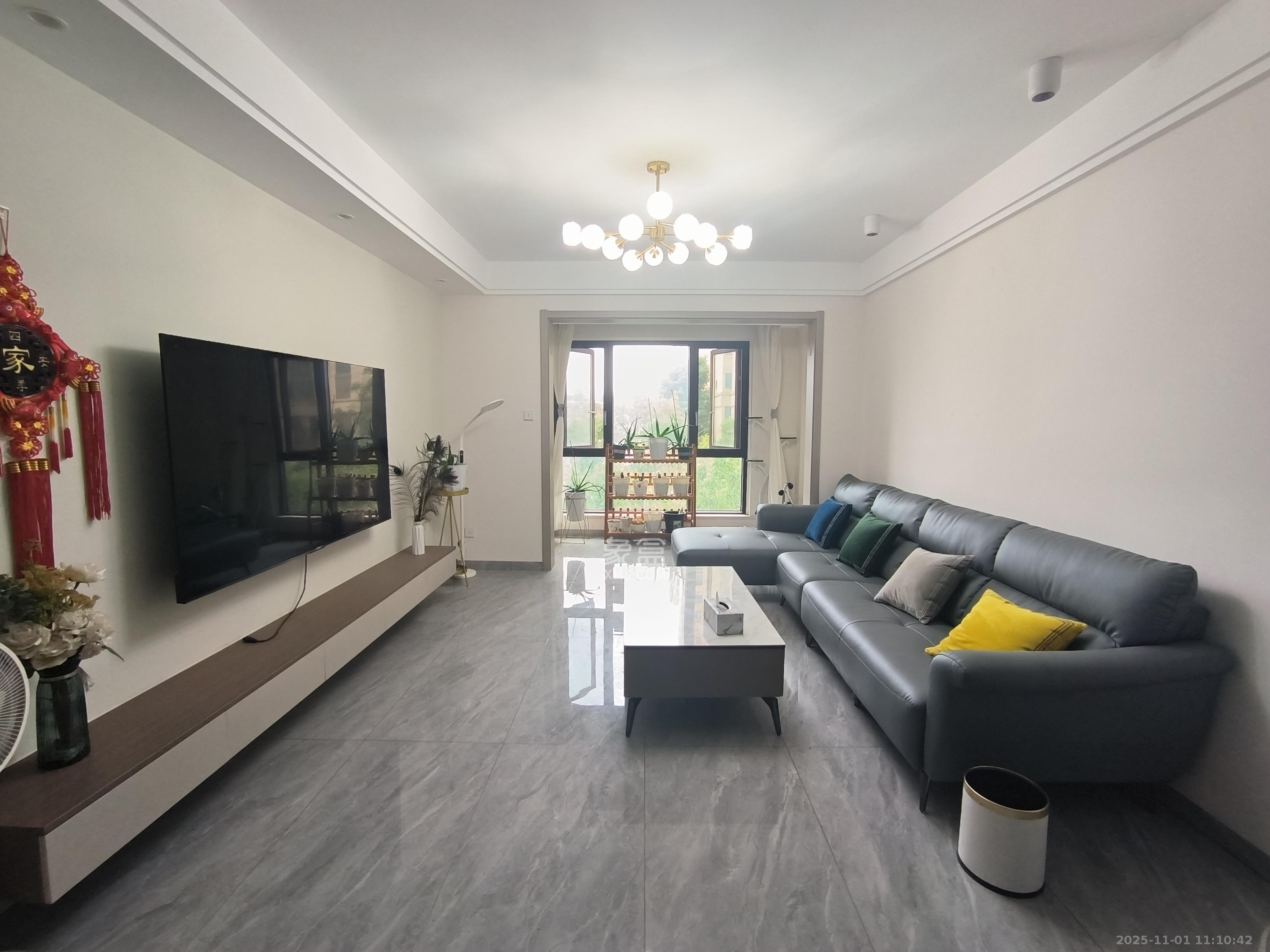 恒基旭辉湖山赋  3室2厅2卫    2500.0元/月