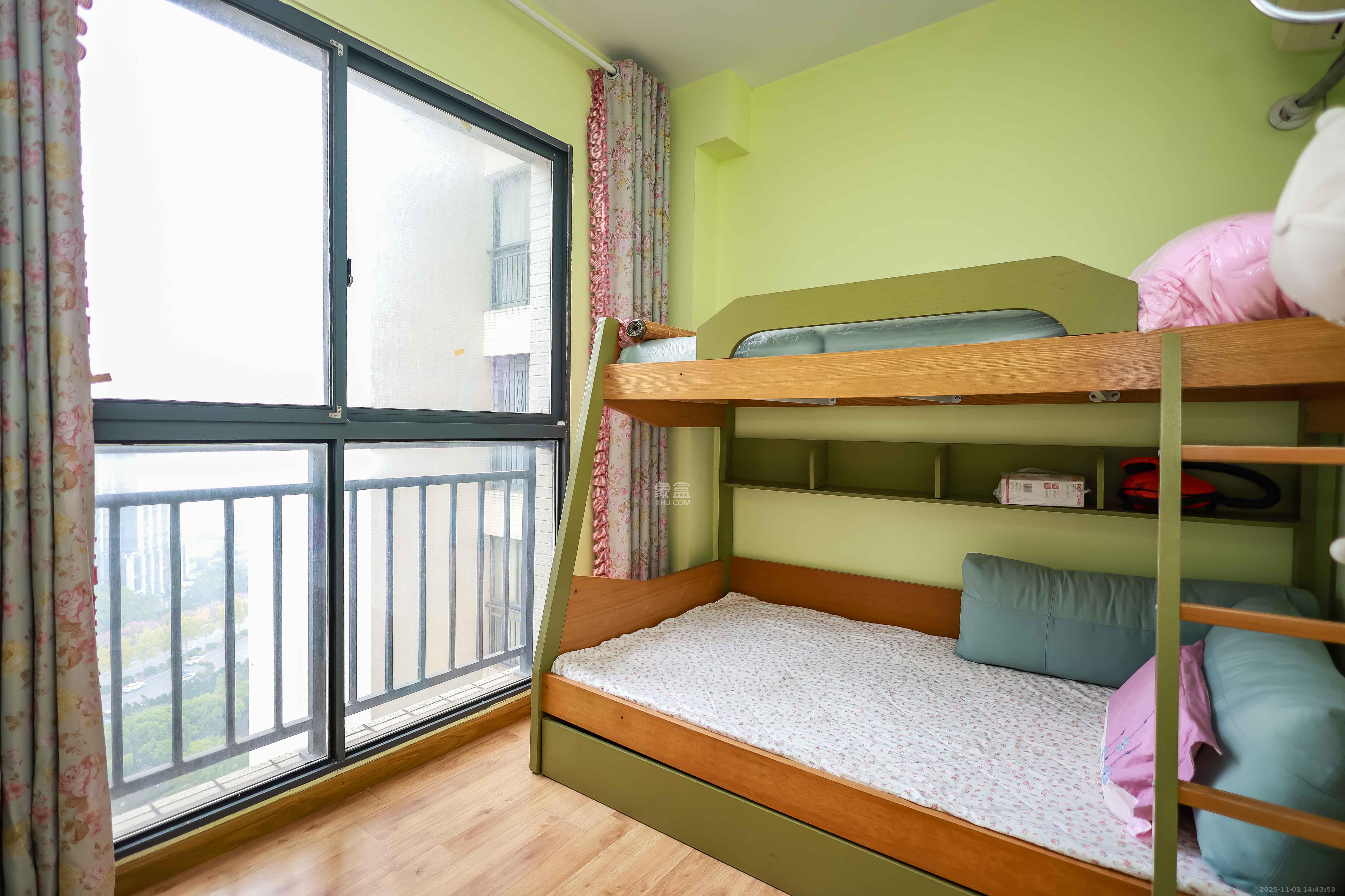 莱茵城  3室2厅1卫    100.0万卧室