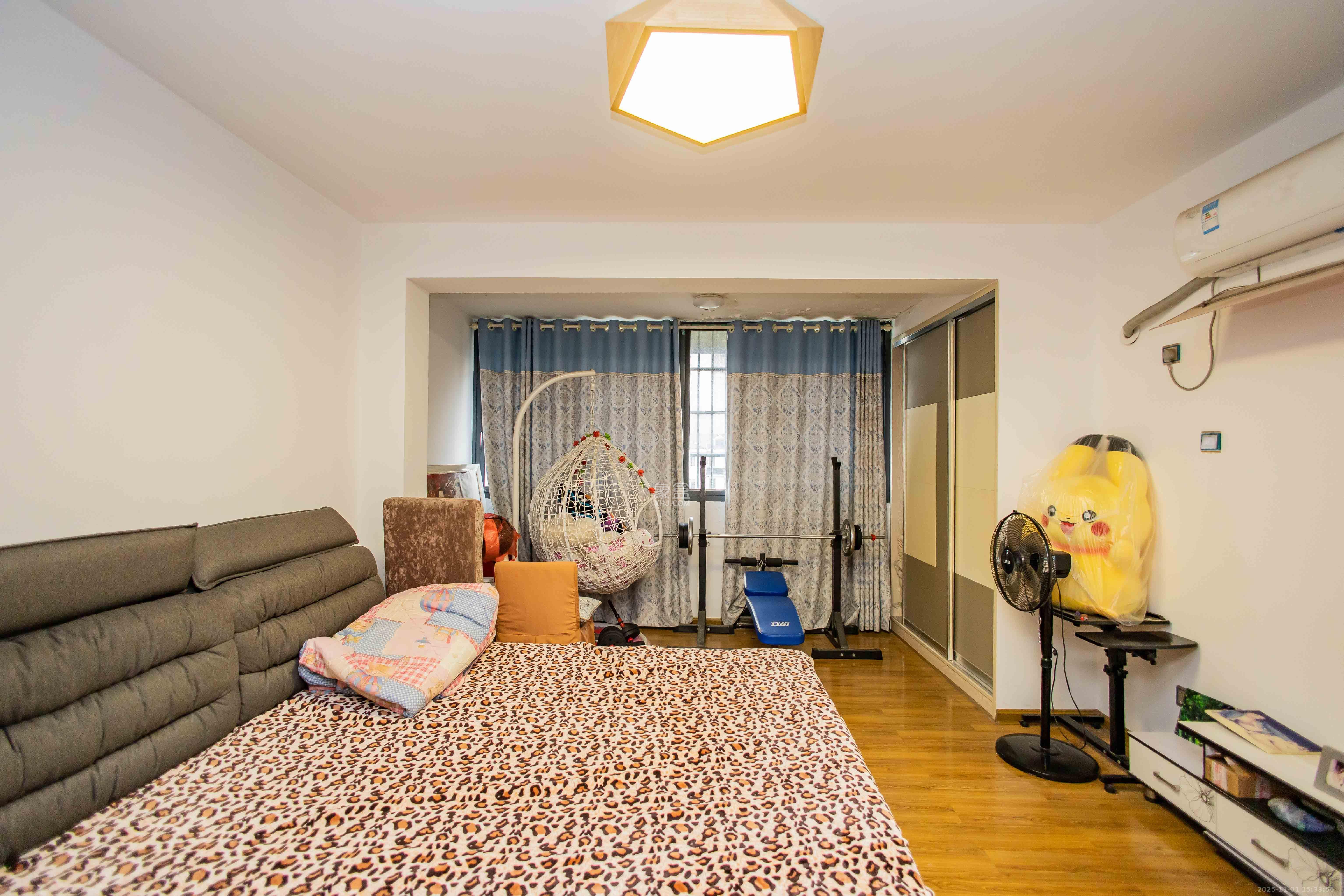 咸嘉新村嘉兴苑 1室2厅1卫 3200.0元/月 咸嘉新村嘉兴苑 1室2厅1卫 3200.0元/月室内图