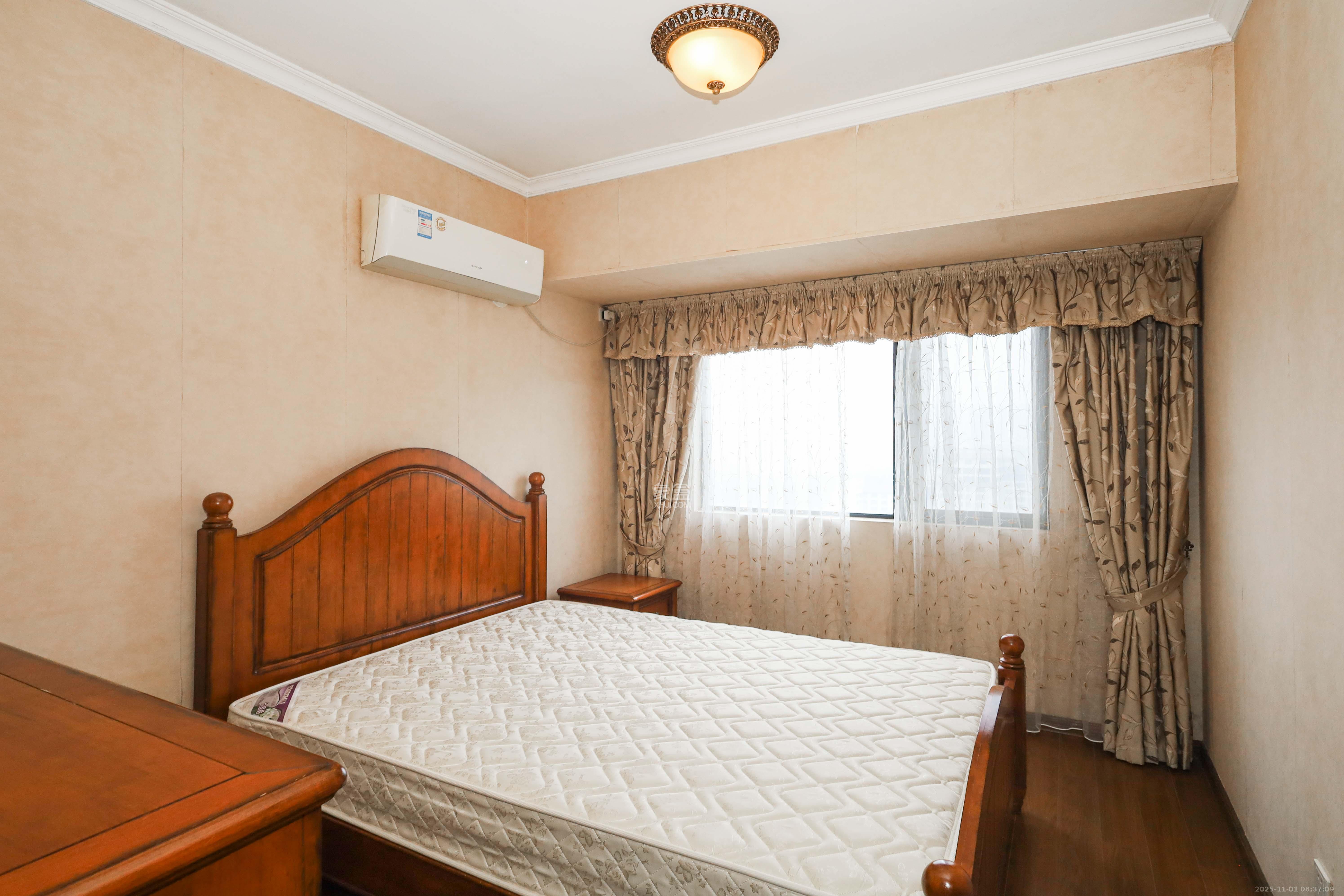 万科城市花园  3室2厅2卫    99.0万卧室