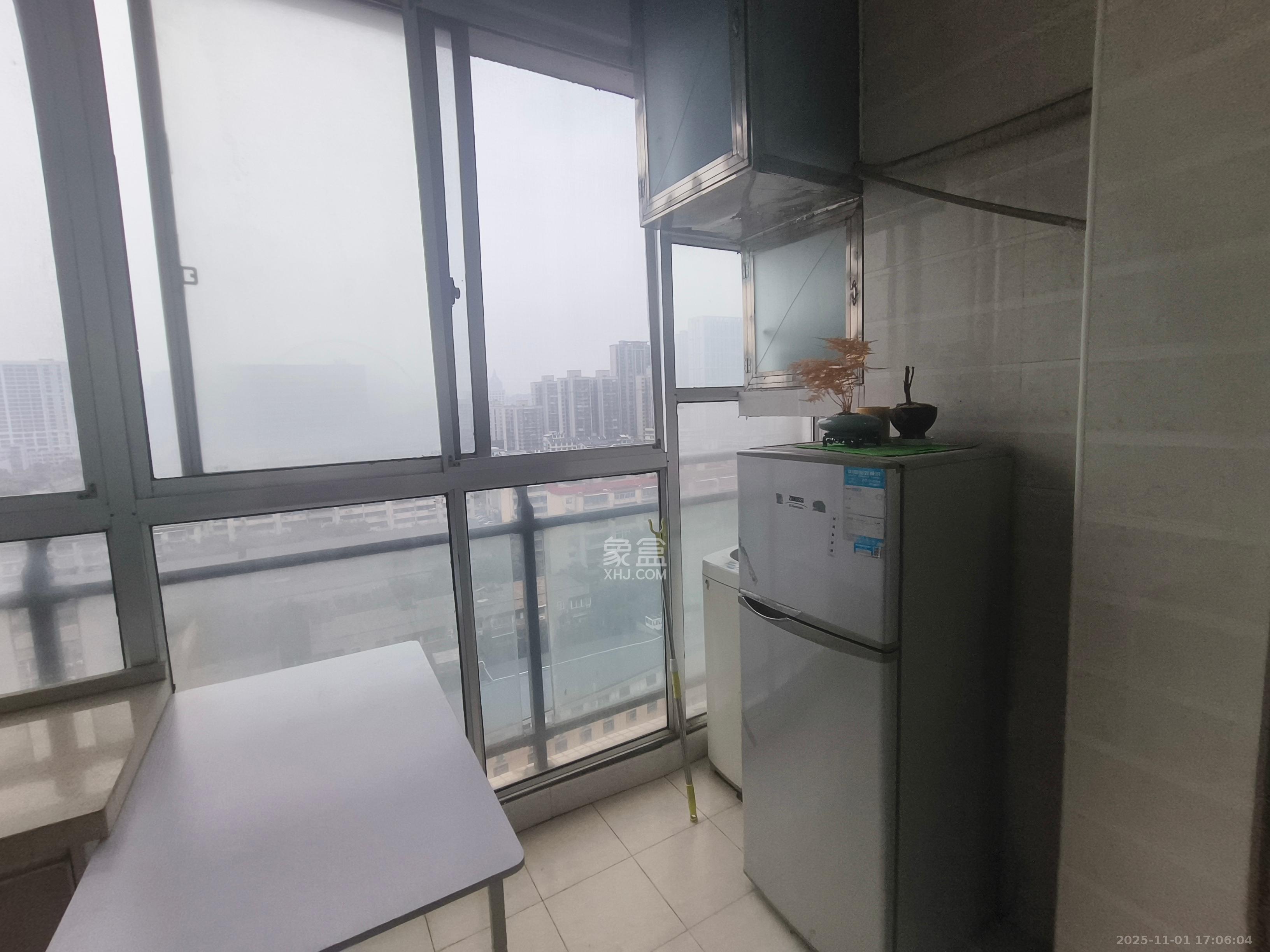 观湖公寓  1室1厅1卫    1500.0元/月室内图