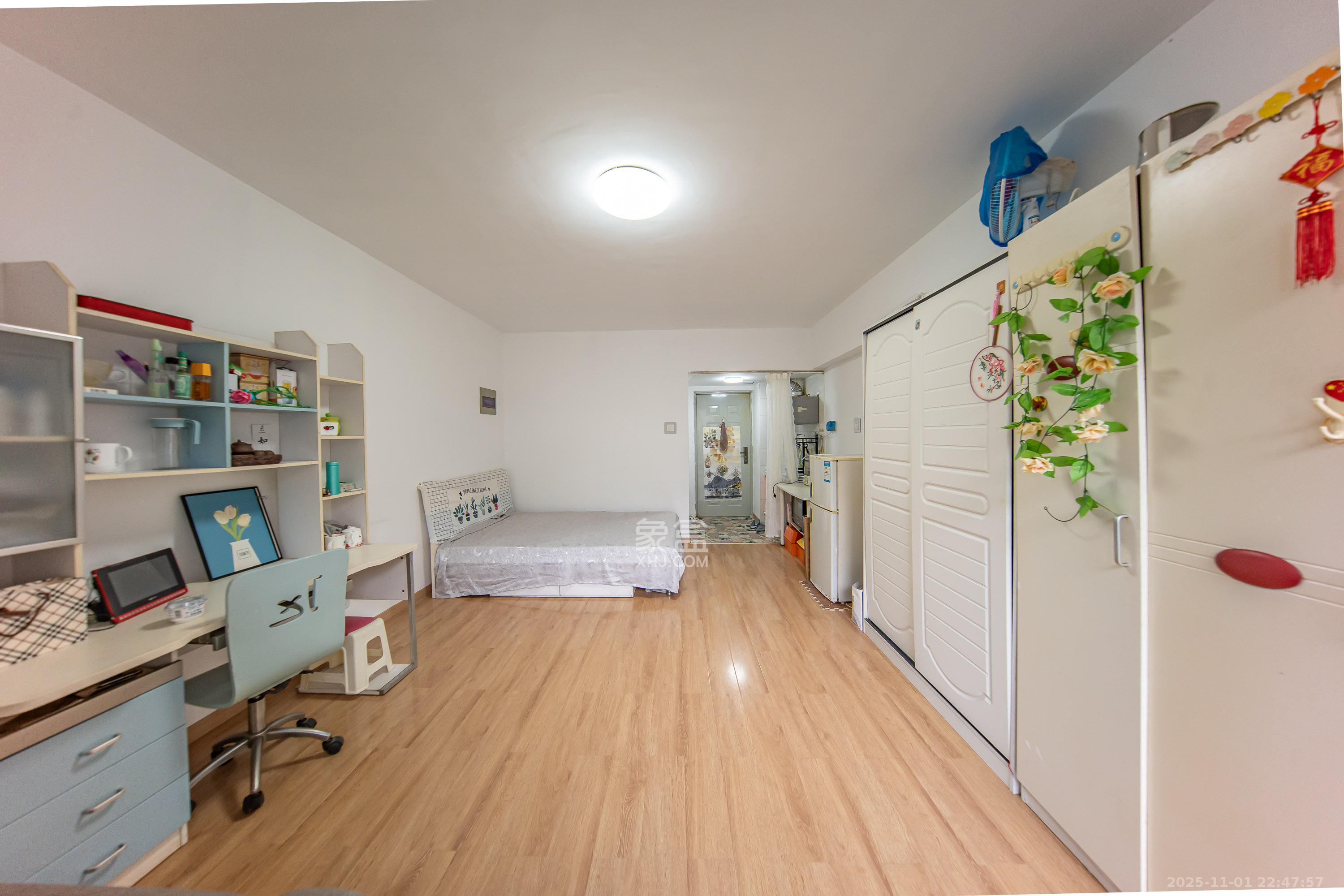 阳光100二期  1室1厅1卫    23.8万卧室