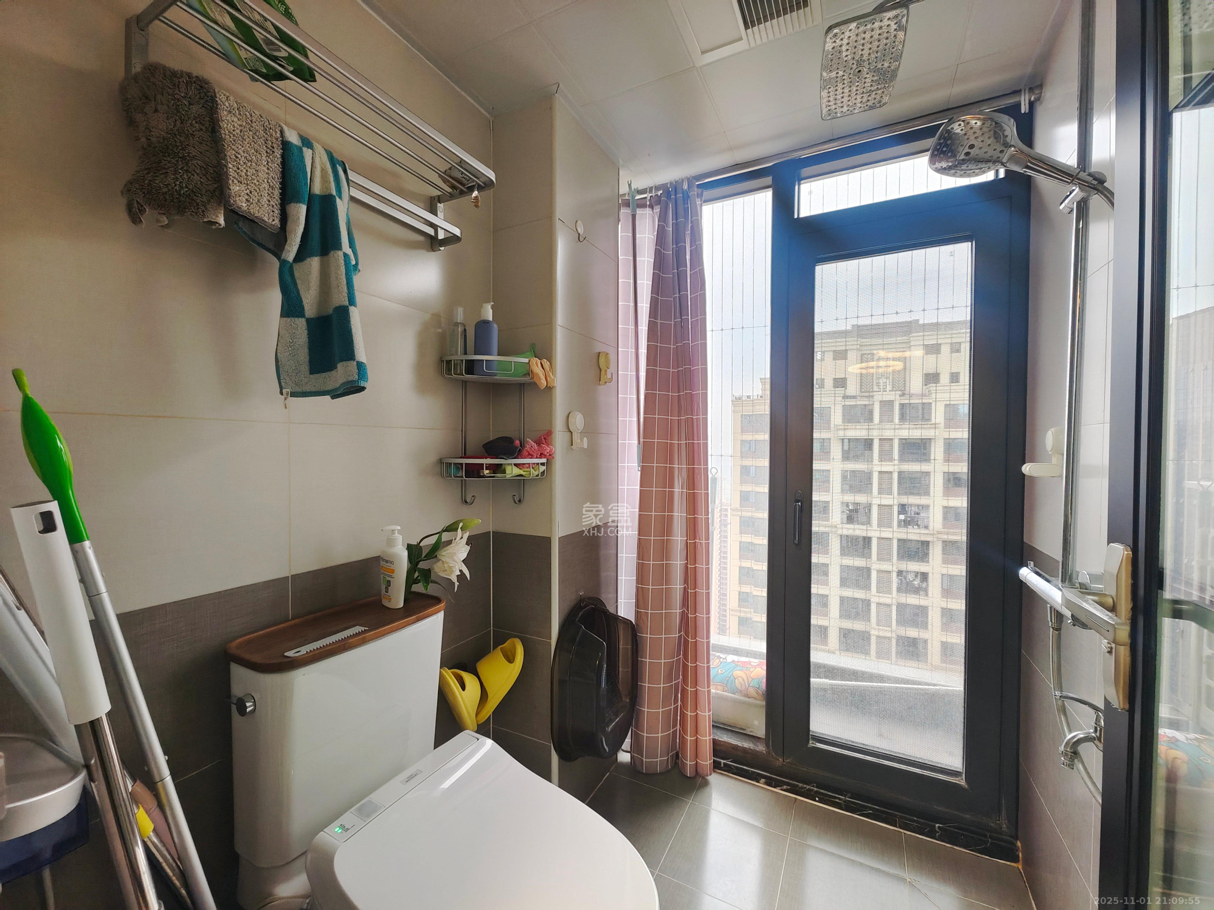 保利西海岸B区  2室2厅1卫    4000.0元/月 保利西海岸B区  2室2厅1卫    4000.0元/月室内图