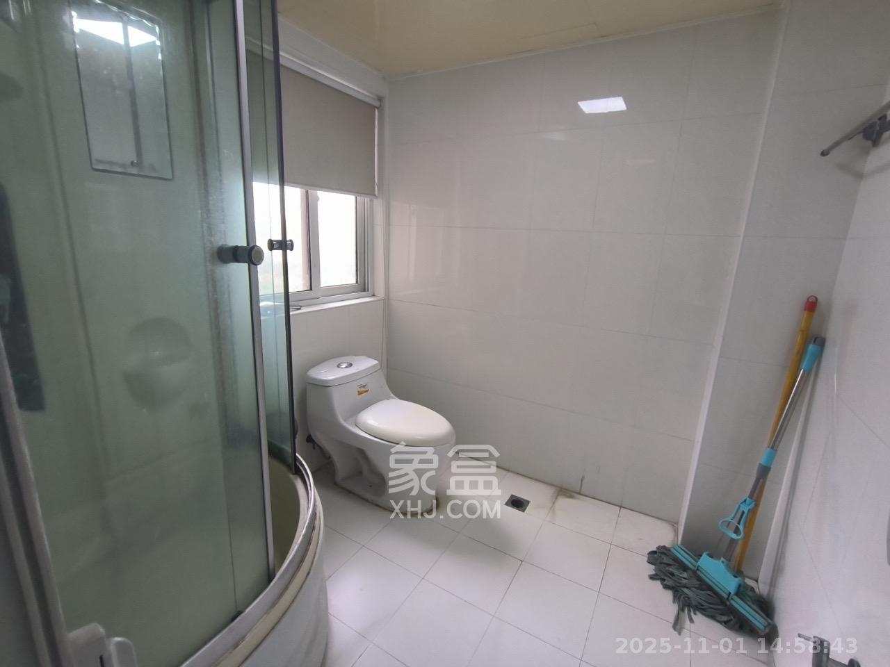 学府华庭  5室2厅2卫    2800.0元/月室内图