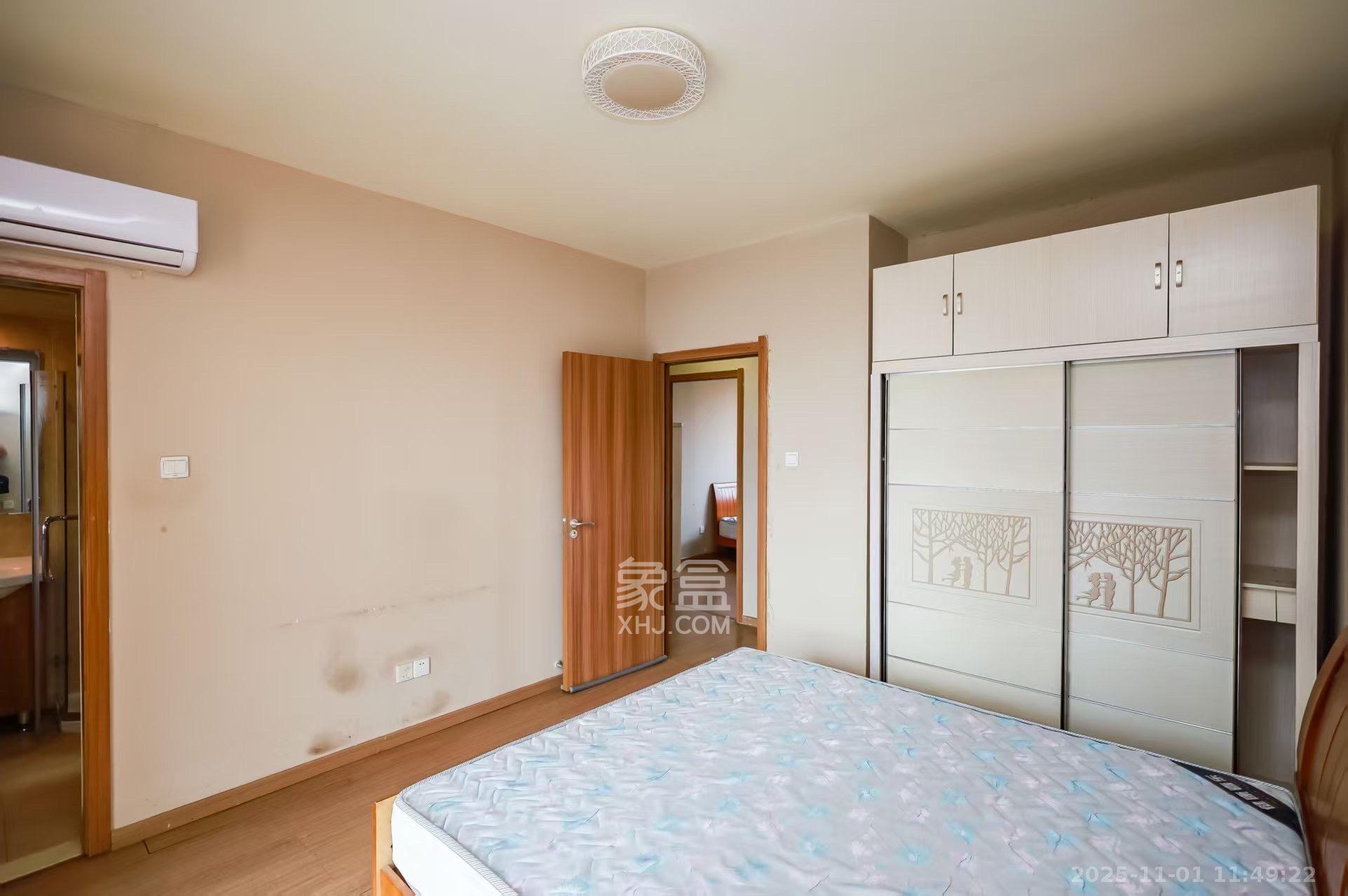 麓谷小镇  3室2厅1卫    2800.0元/月室内图