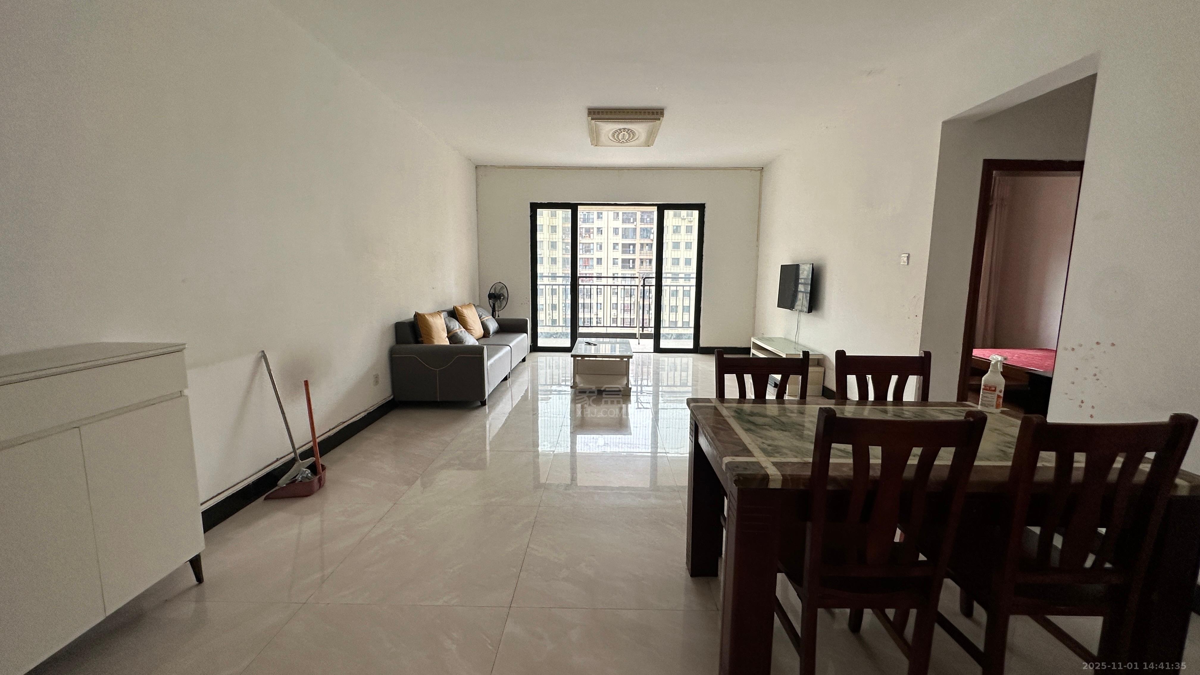 康桥美郡  3室2厅2卫    1700.0元/月室内图1