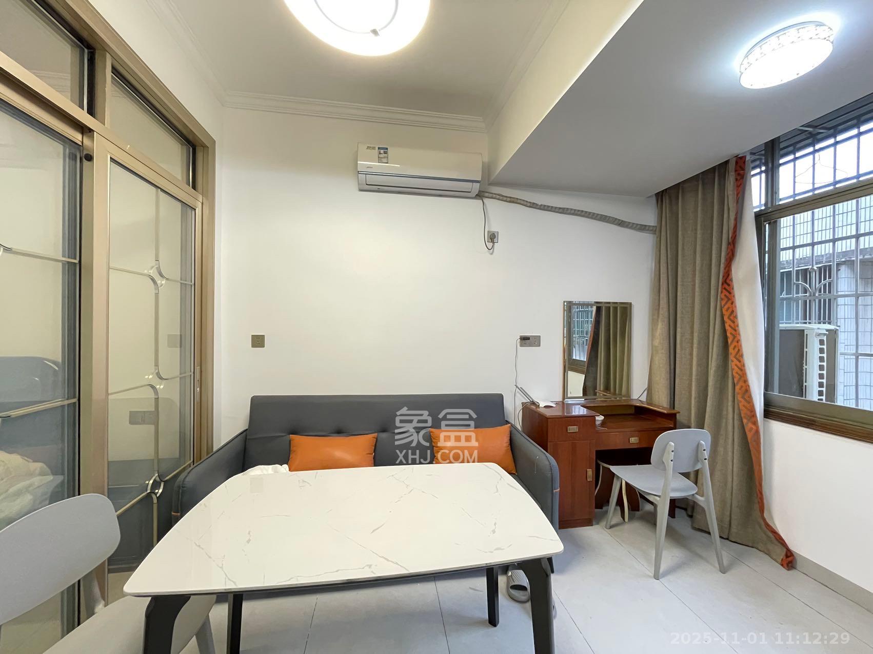 汽车西站商贸城（河西望城坡）  1室1厅1卫    1200.0元/月室内图