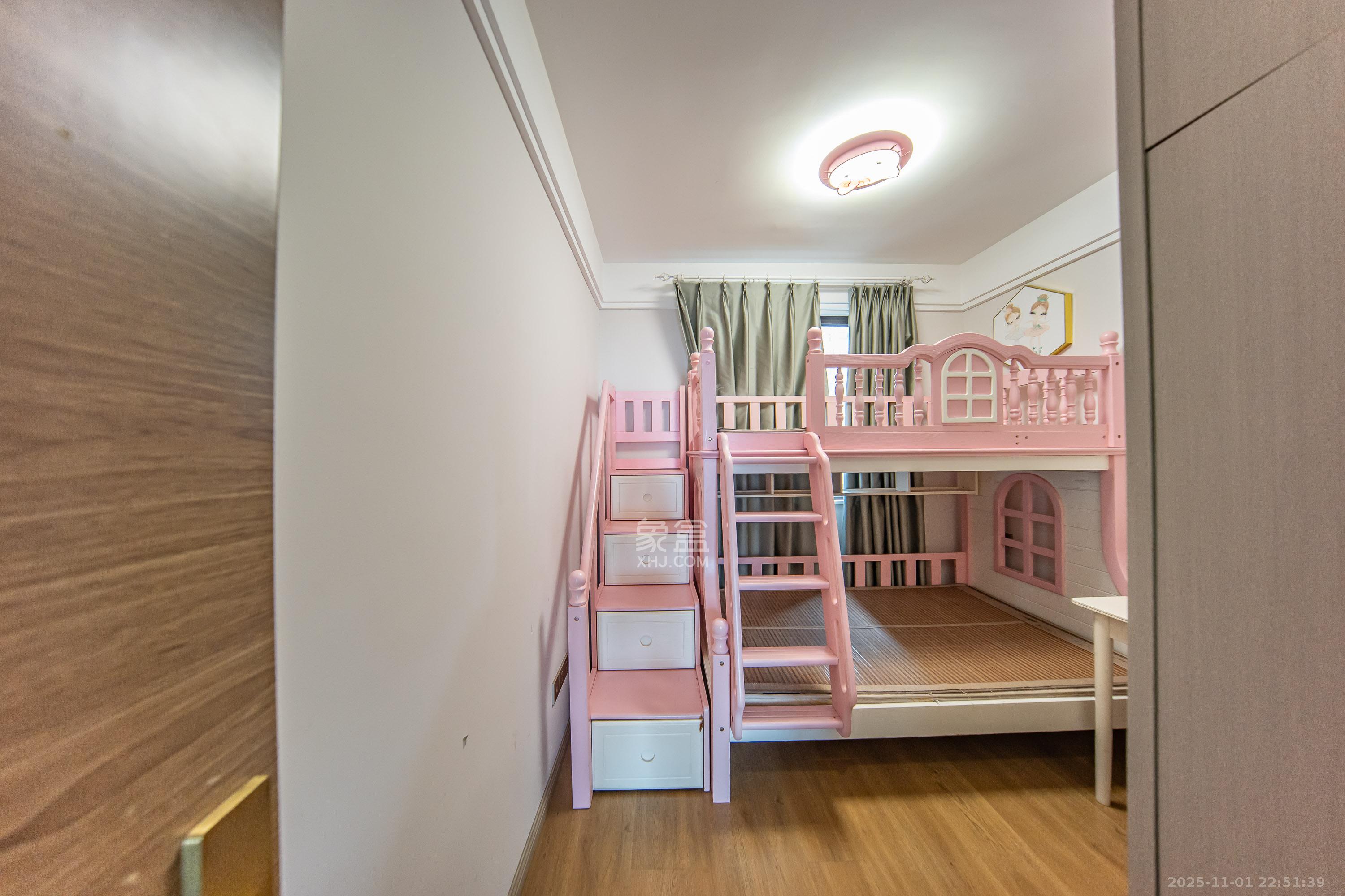 融创融公馆(融创臻苑) 4室2厅2卫 140.0万 融创融公馆(融创臻苑) 4室2厅2卫 140.0万卧室