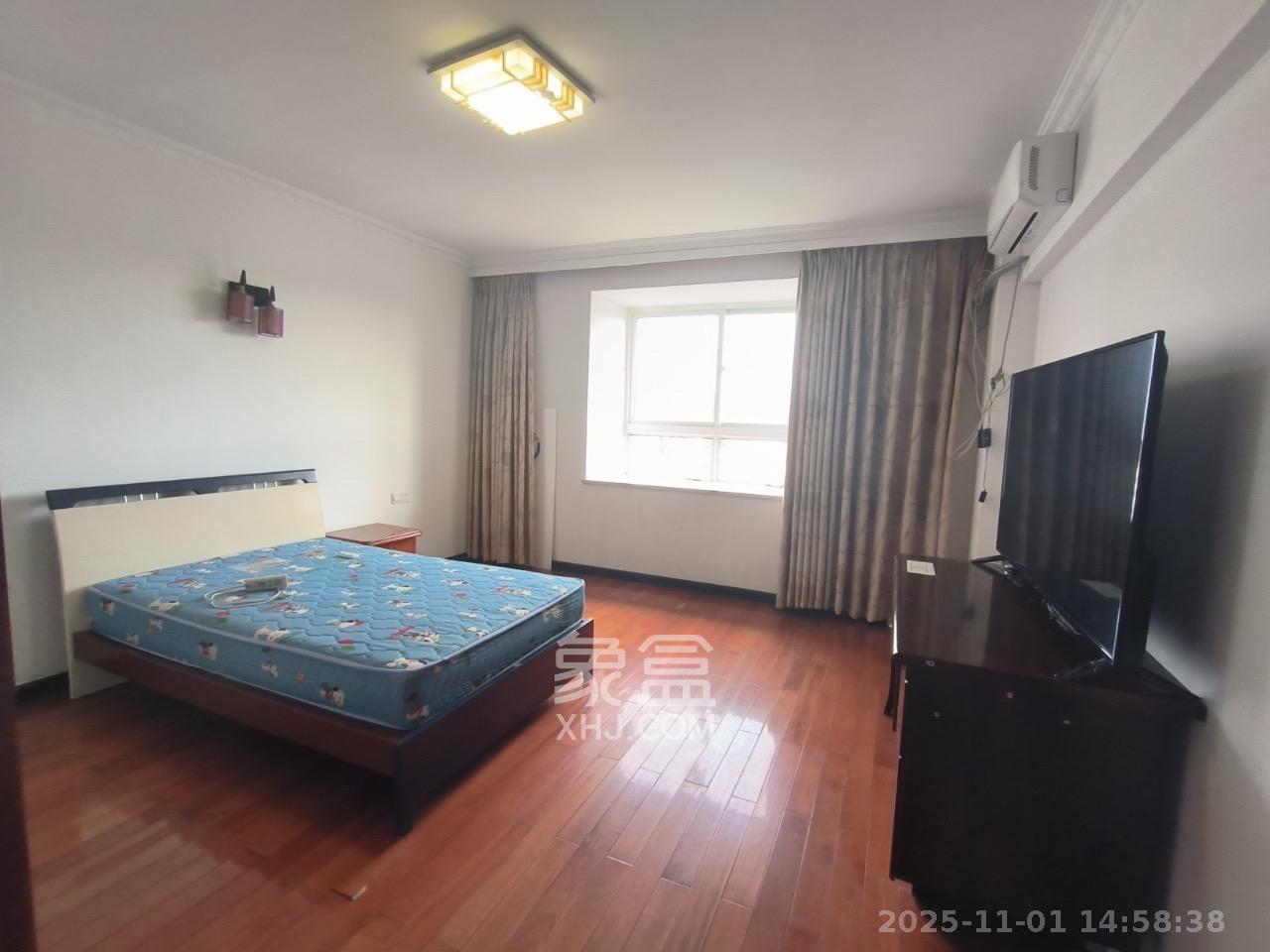 学府华庭  5室2厅2卫    2800.0元/月室内图