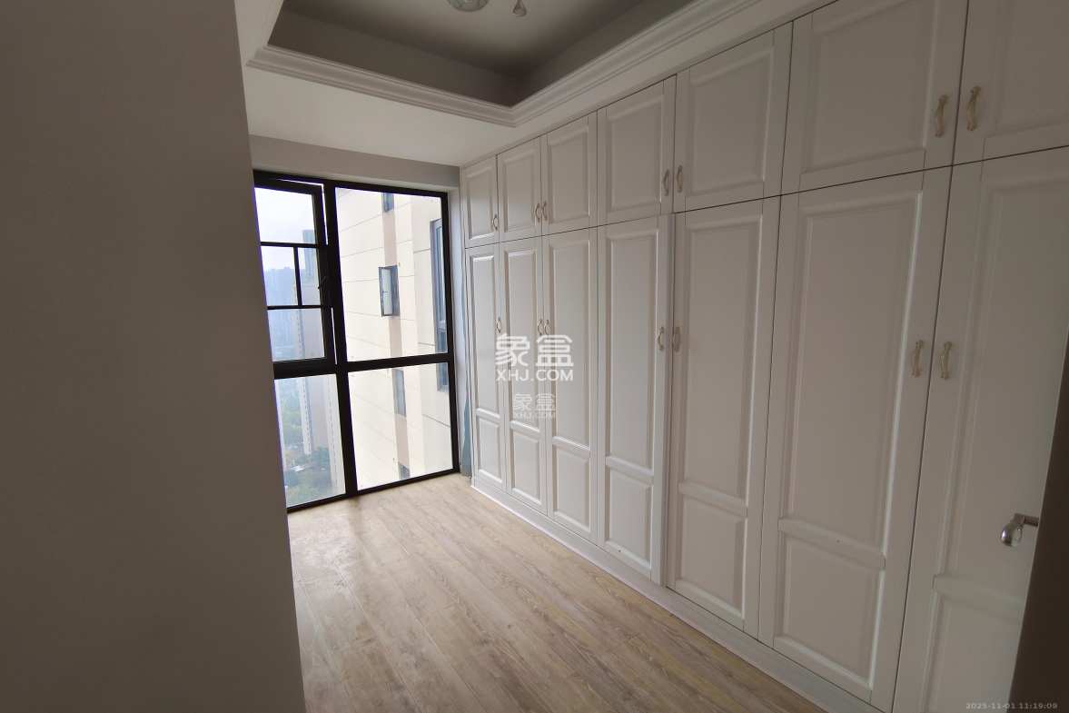 和泓梅溪四季 5室2厅2卫 3200.0元/月 和泓梅溪四季 5室2厅2卫 3200.0元/月室内图