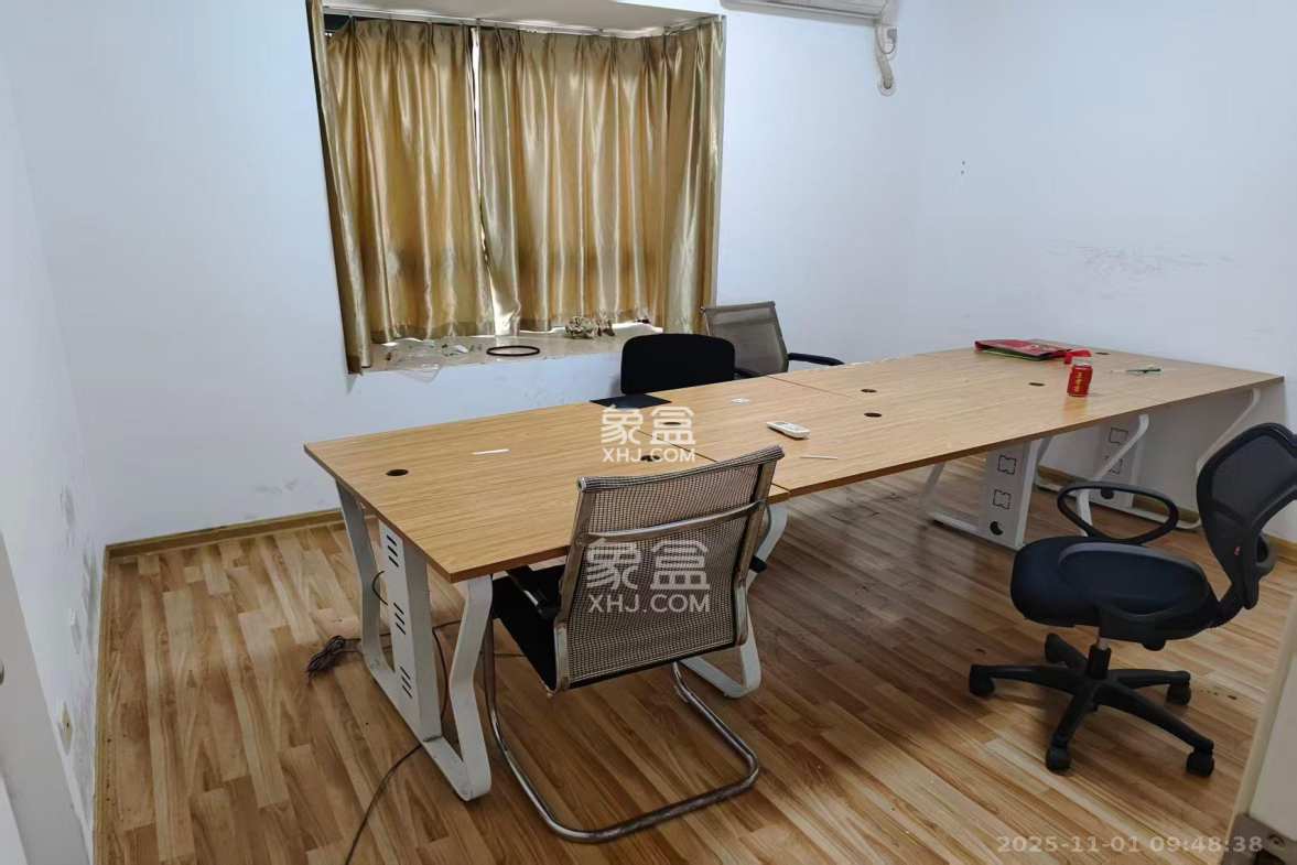 华城广场 3室2厅1卫 2600.0元/月 华城广场 3室2厅1卫 2600.0元/月室内图