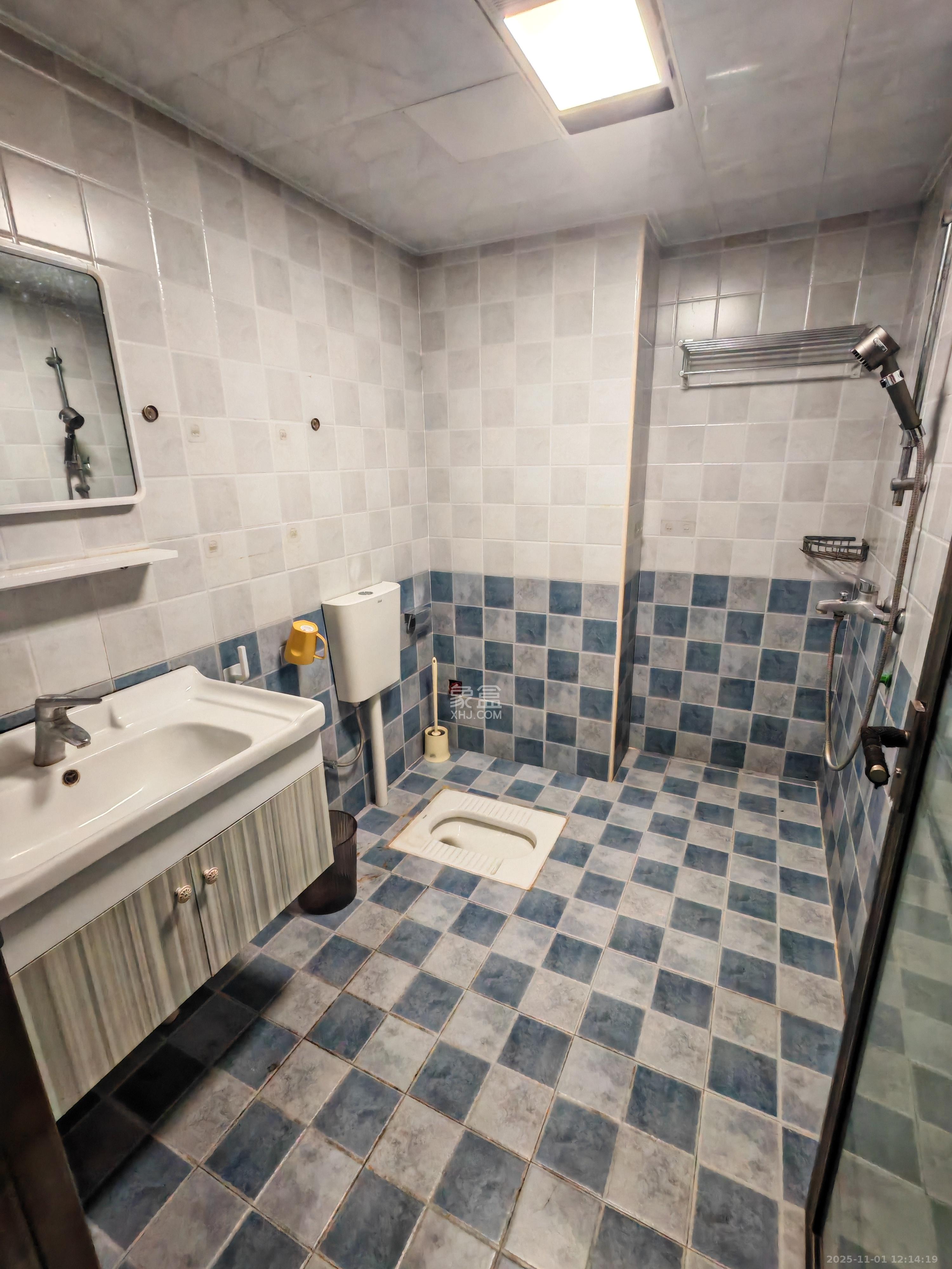 保利麓谷林语I区  1室1厅1卫    1700.0元/月室内图