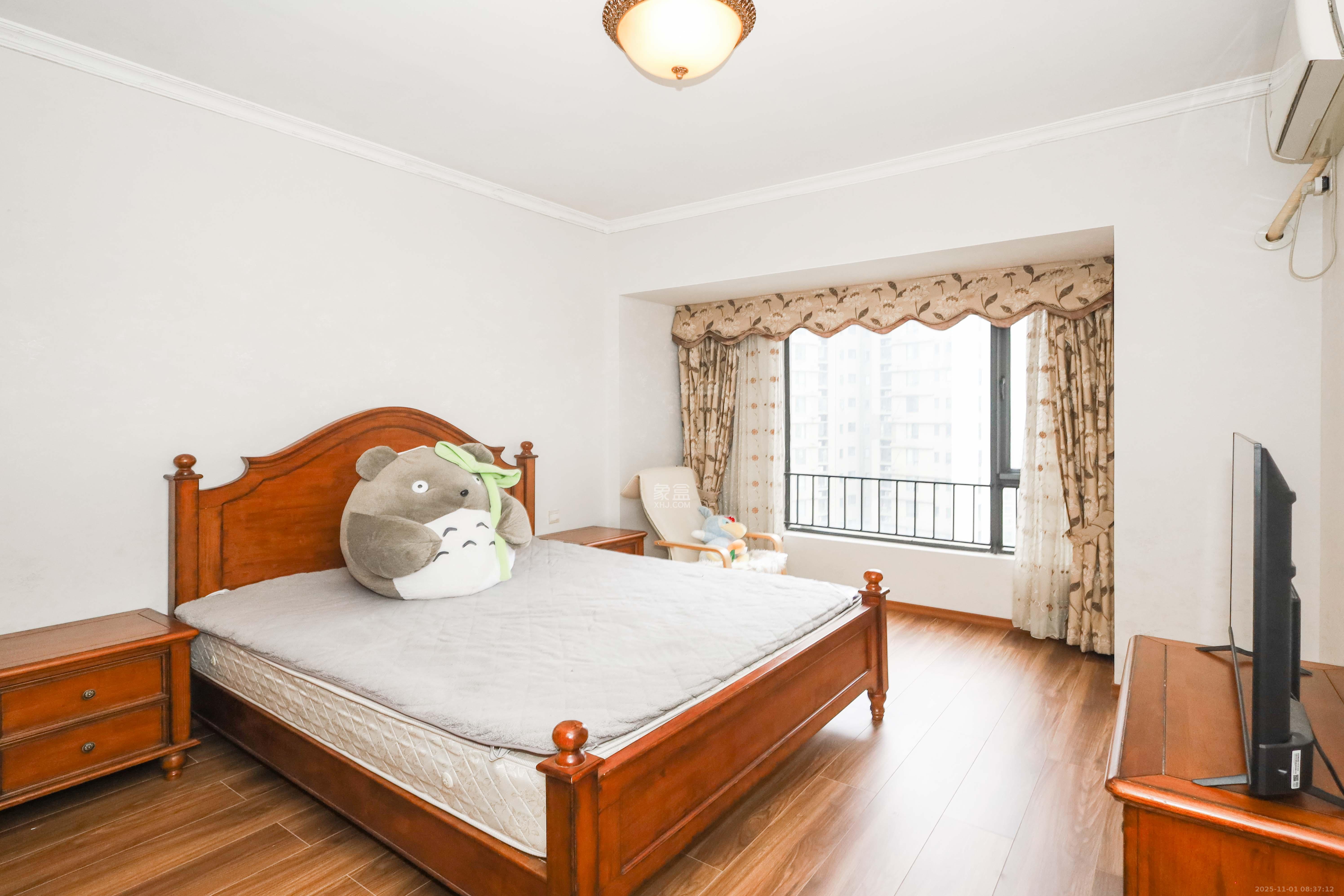 万科城市花园  3室2厅2卫    99.0万卧室