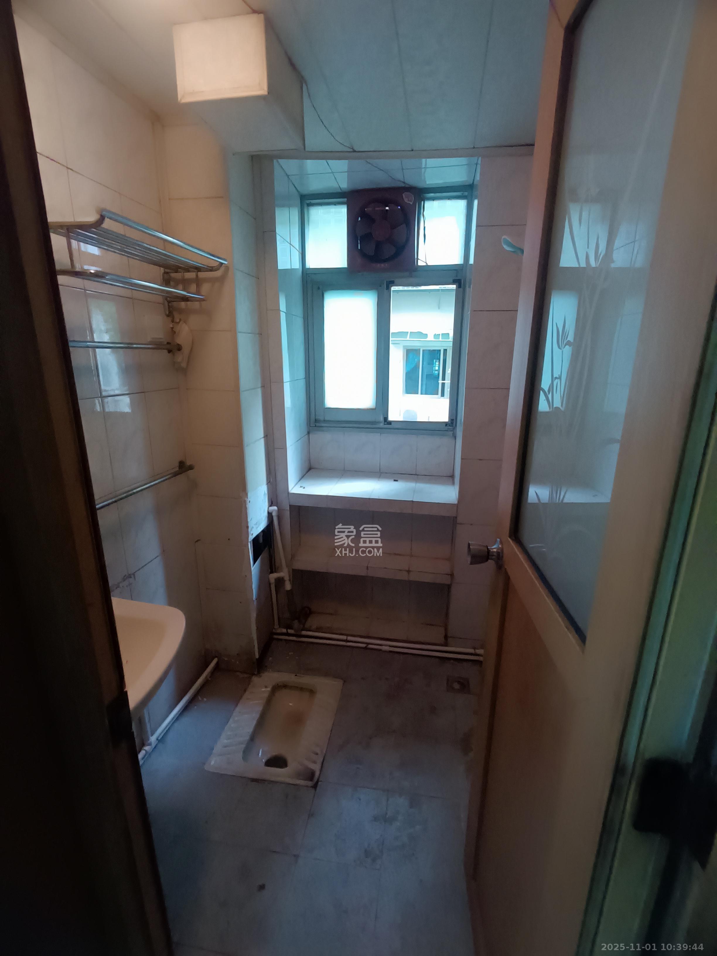 省政府机关二院  4室1厅1卫    2600.0元/月 省政府机关二院  4室1厅1卫    2600.0元/月室内图