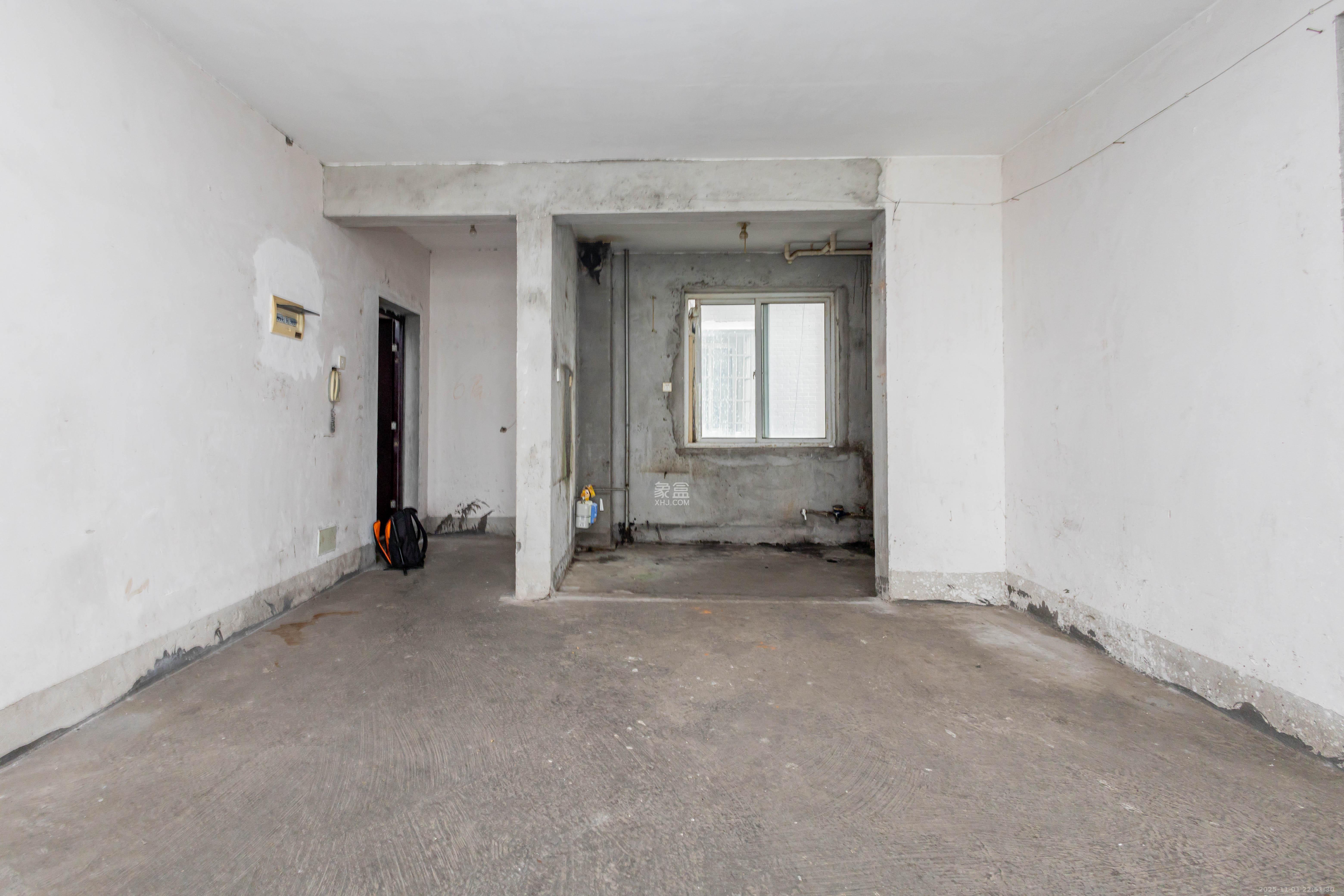 方略学府佳境  3室2厅2卫    48.0万客厅