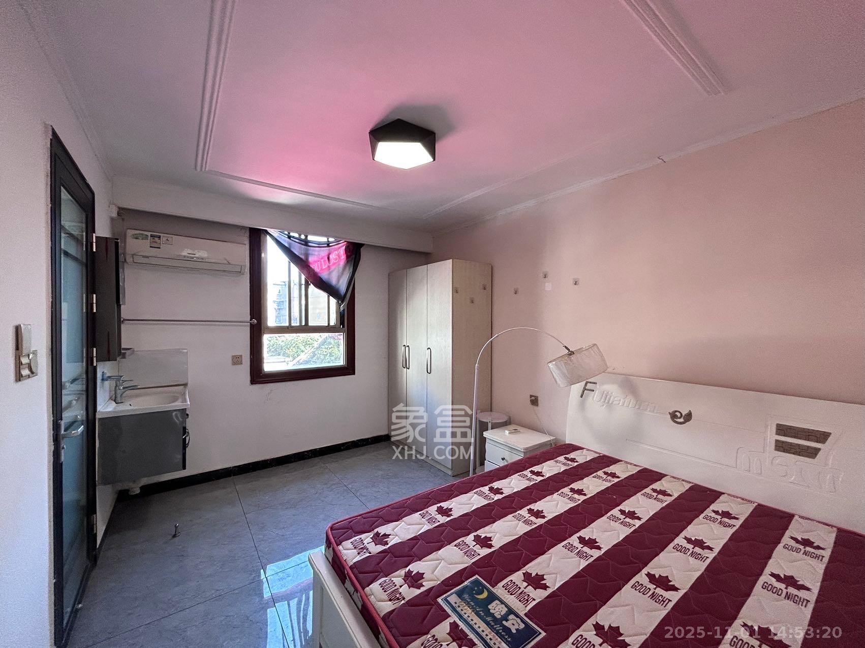 火把山小区  1室1厅1卫    1300.0元/月室内图