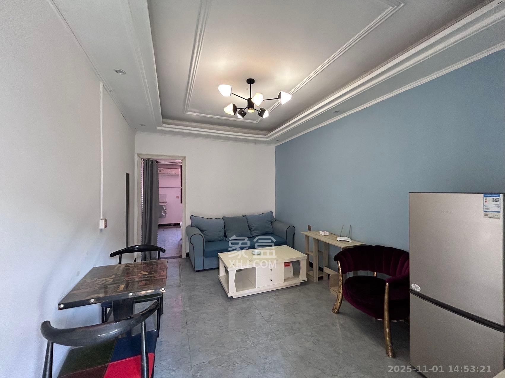 火把山小区  1室1厅1卫    1300.0元/月室内图