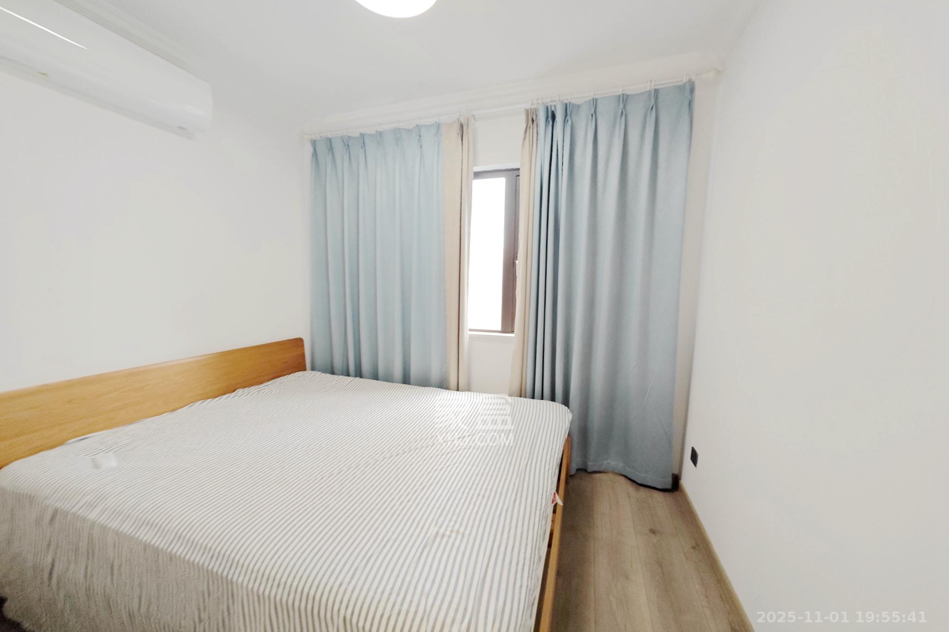 保利大都汇一期、二期  3室2厅1卫    120.0万卧室