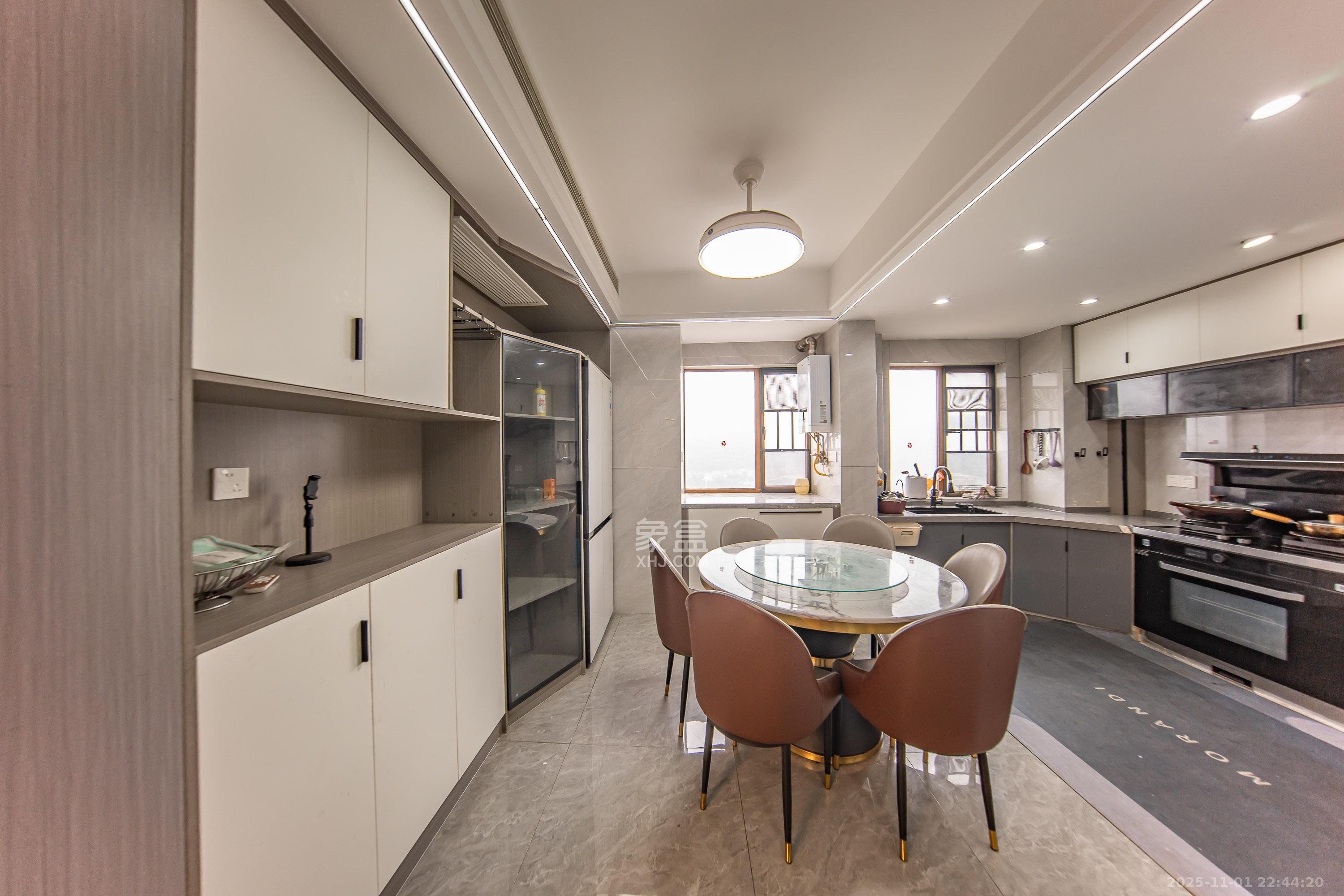 锑都家园 4室2厅2卫 92.8万 锑都家园 4室2厅2卫 92.8万客厅