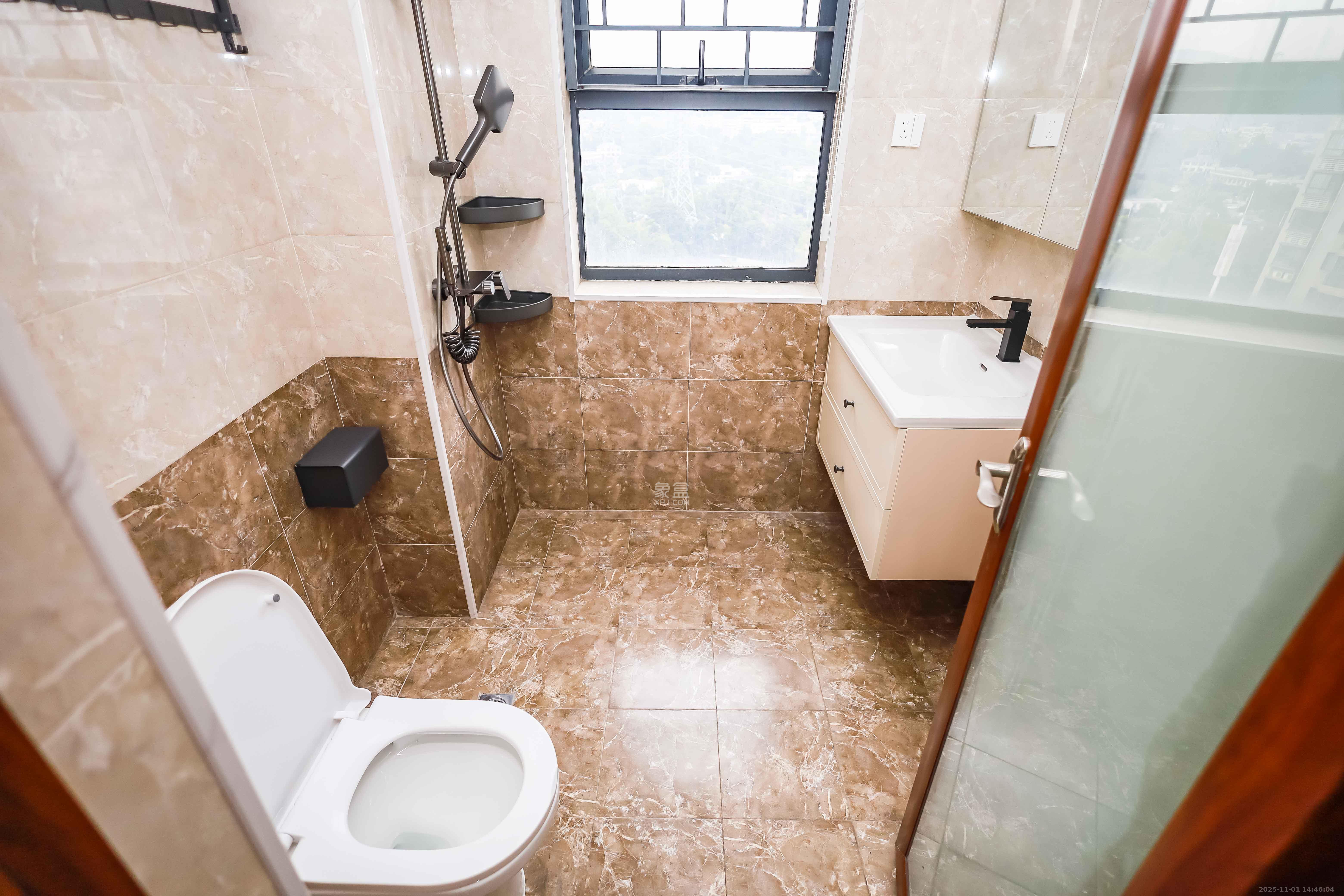 莱茵城  3室2厅1卫    99.8万卫生间