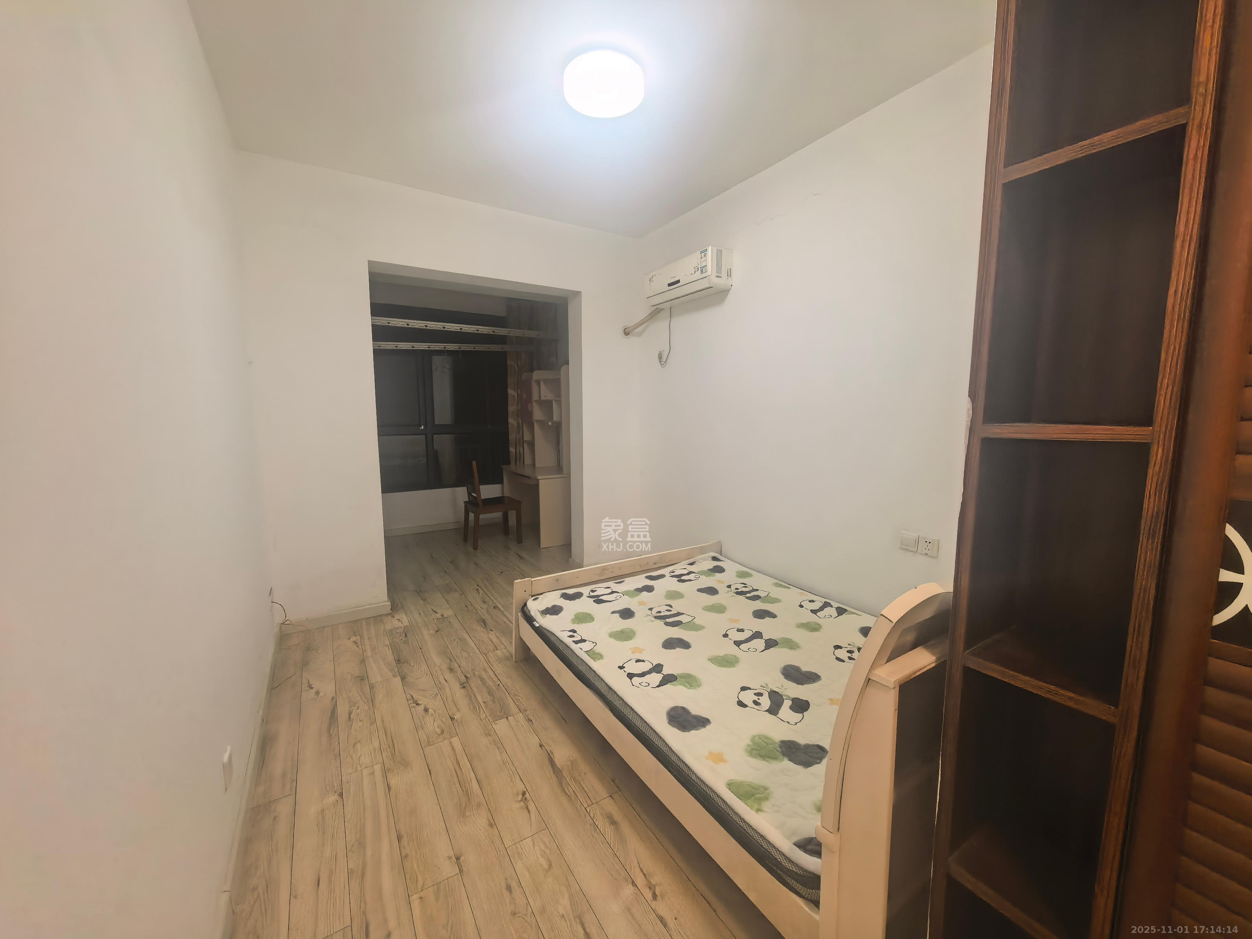 湘电友谊一号  3室2厅2卫    60.0万客厅