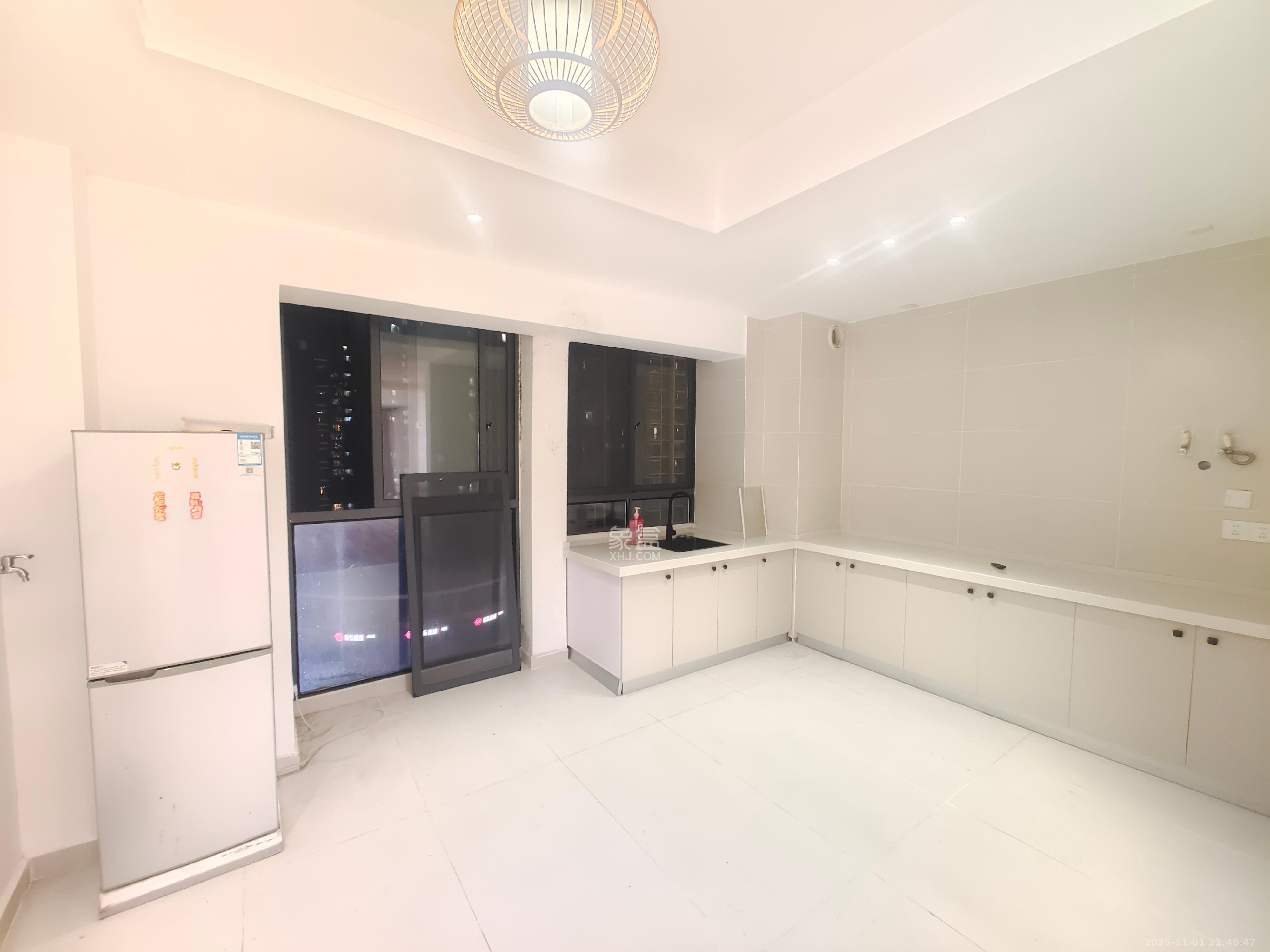 郡原广场  3室2厅2卫    3500.0元/月室内图