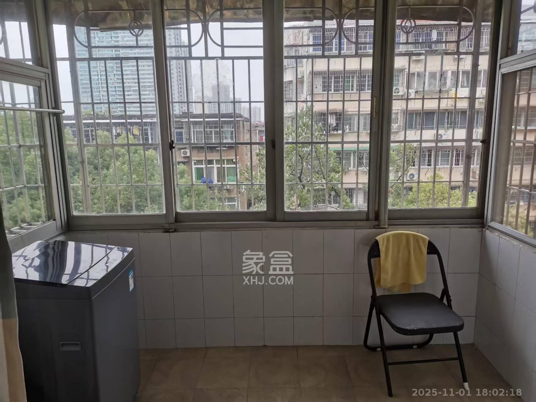 三湘小区  2室2厅1卫    1500.0元/月室内图