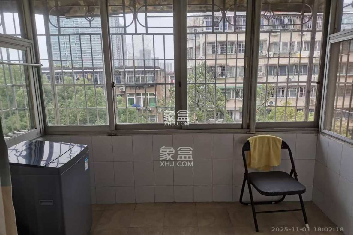 三湘小区 2室2厅1卫 1500.0元/月 三湘小区 2室2厅1卫 1500.0元/月室内图