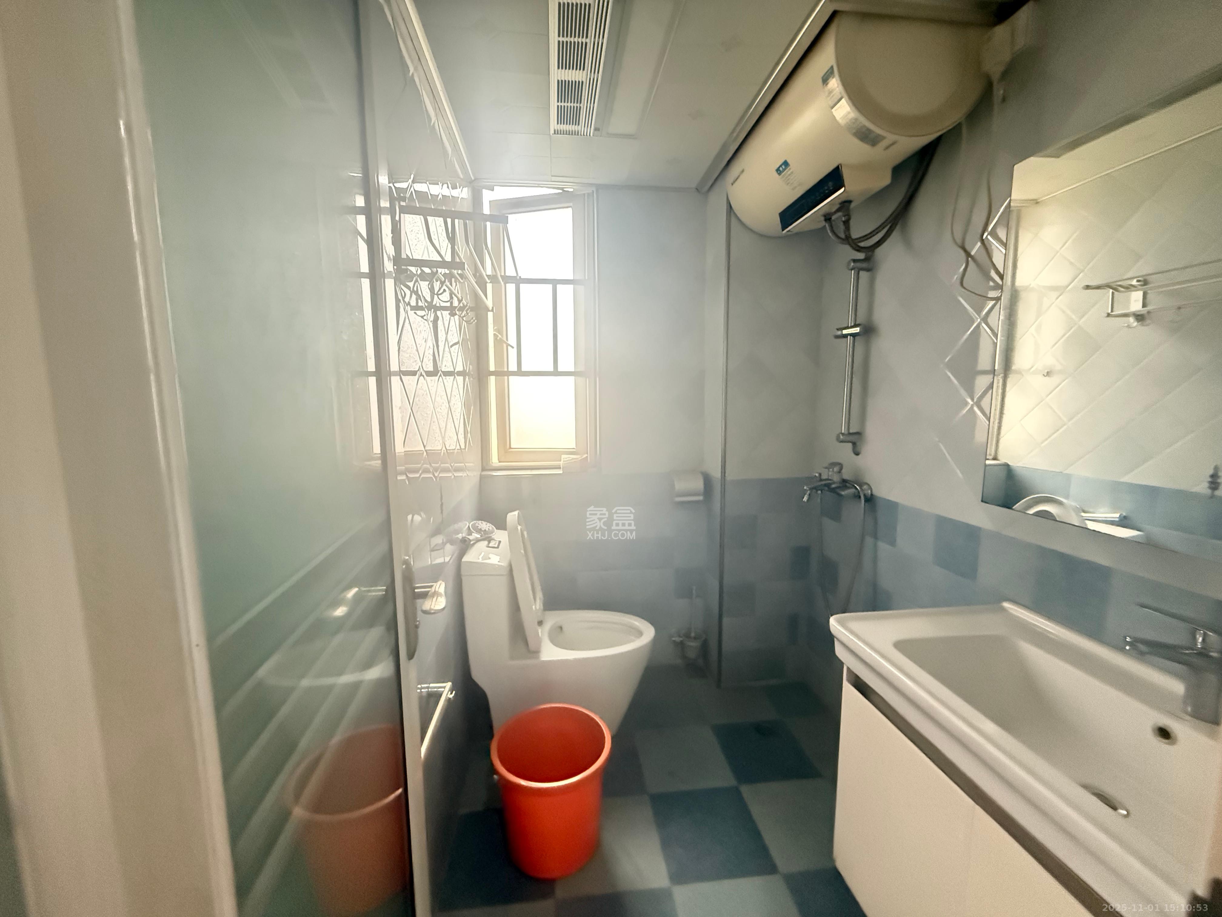 保利香槟国际  3室2厅2卫    2300.0元/月