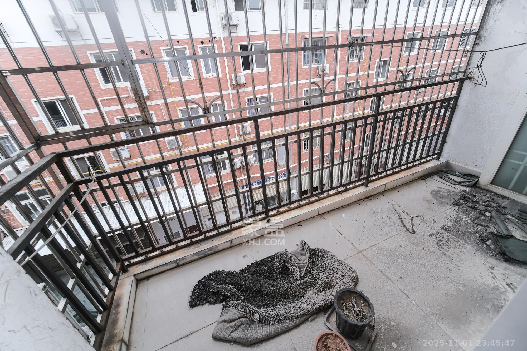 金鹰机电大市场 7室3厅4卫 125.2万 金鹰机电大市场 7室3厅4卫 125.2万阳台