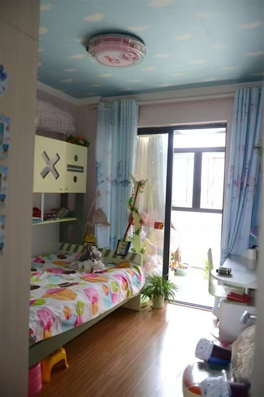 太一御江城  3室2厅2卫    82.0万客厅