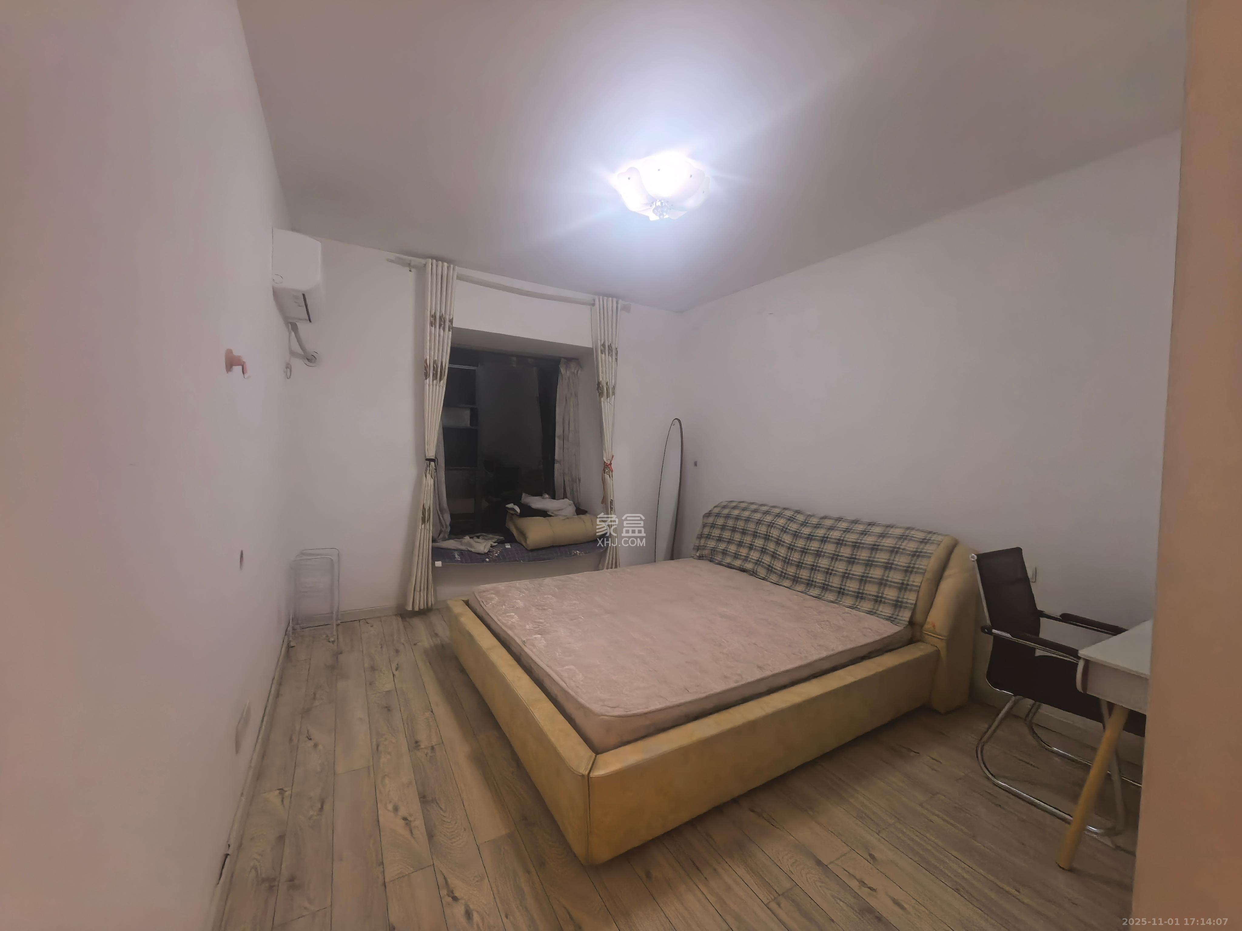 湘电友谊一号  3室2厅2卫    60.0万客厅