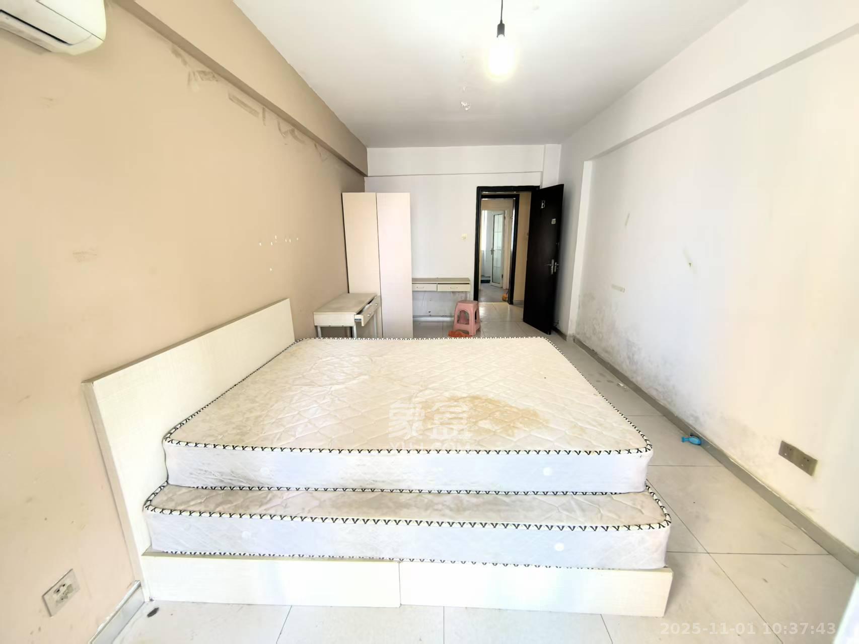 银港水晶城  5室2厅2卫    2600.0元/月室内图