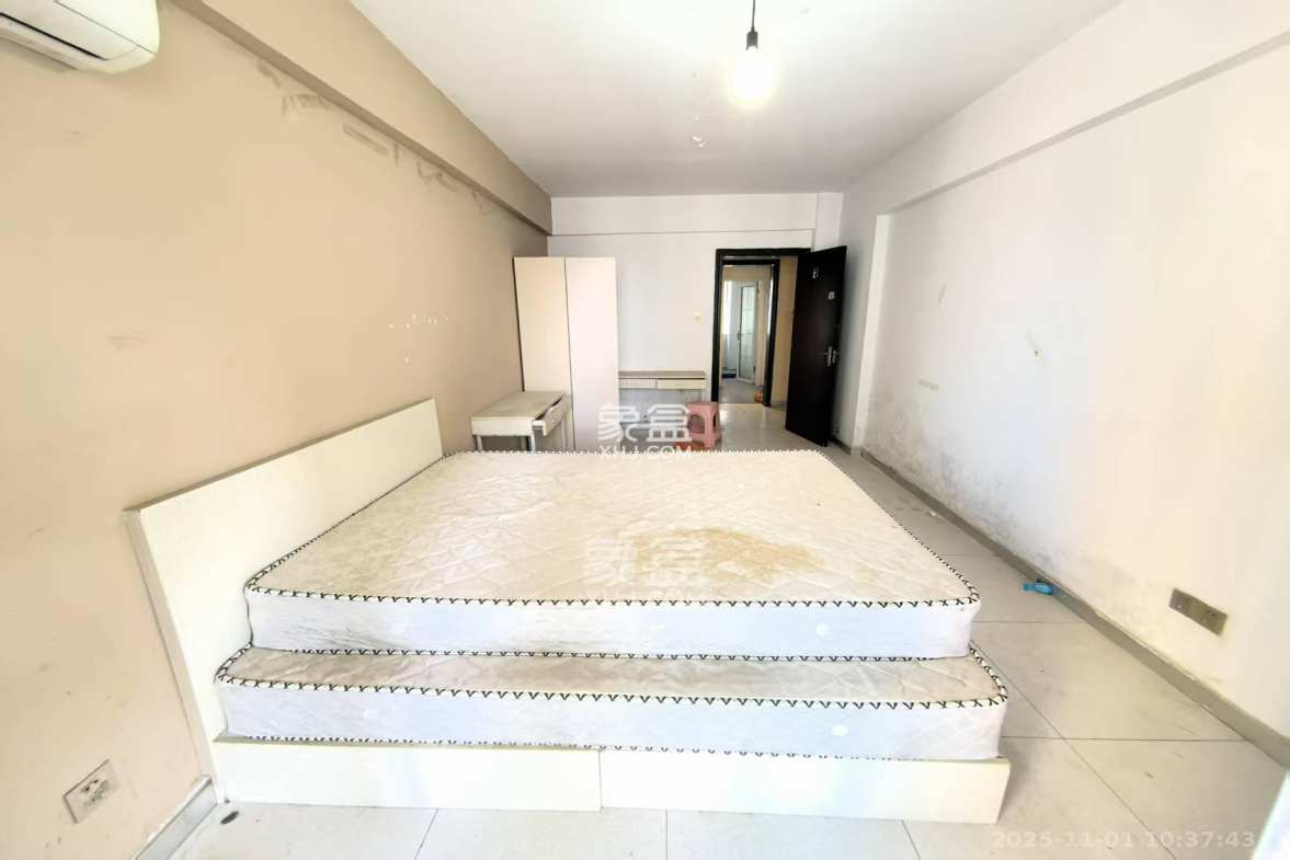 银港水晶城 5室2厅2卫 2600.0元/月 银港水晶城 5室2厅2卫 2600.0元/月室内图