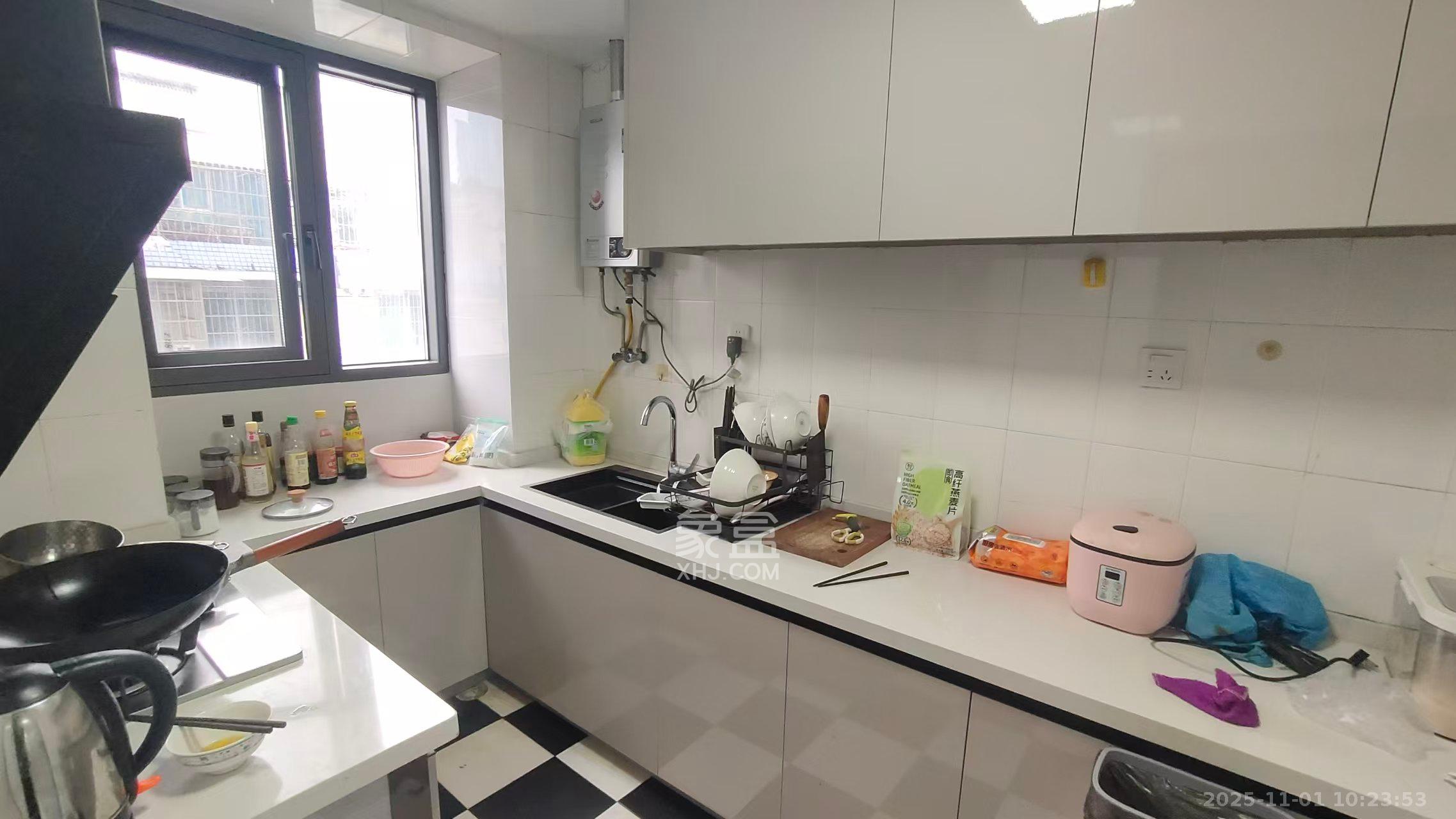 南建公寓  1室1厅1卫    800.0元/月室内图