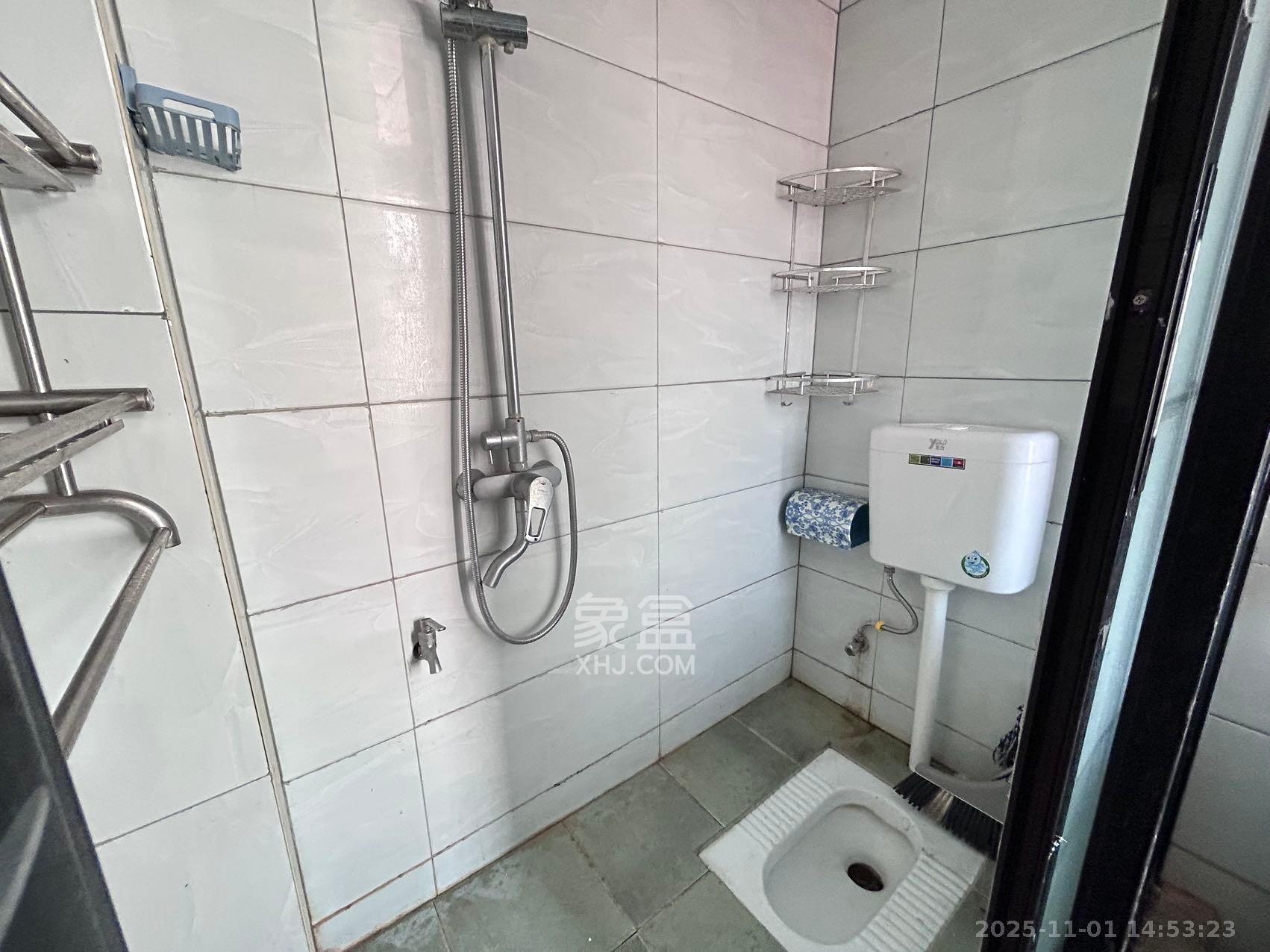 火把山小区  1室1厅1卫    1300.0元/月室内图