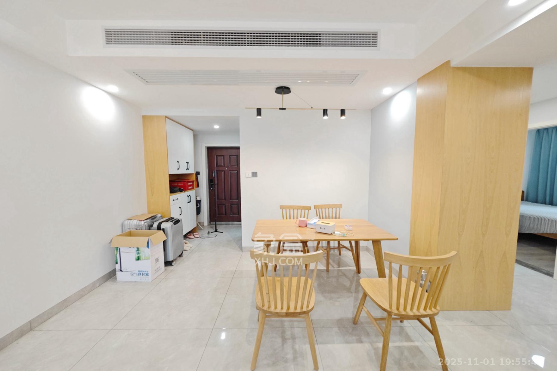 保利大都汇一期、二期  3室2厅1卫    120.0万客厅