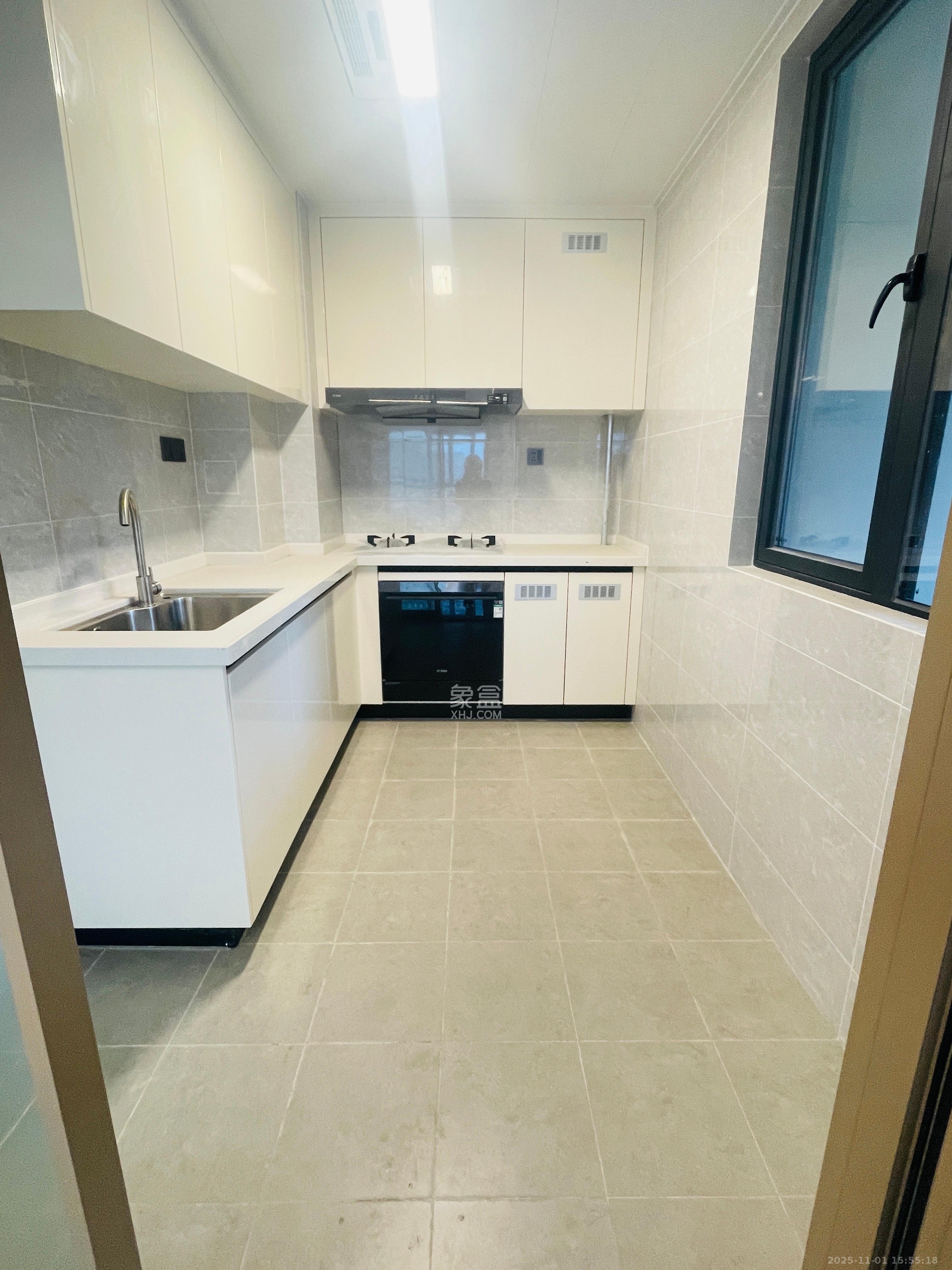 新华联梦想城  3室2厅2卫    1600.0元/月 新华联梦想城  3室2厅2卫    1600.0元/月室内图