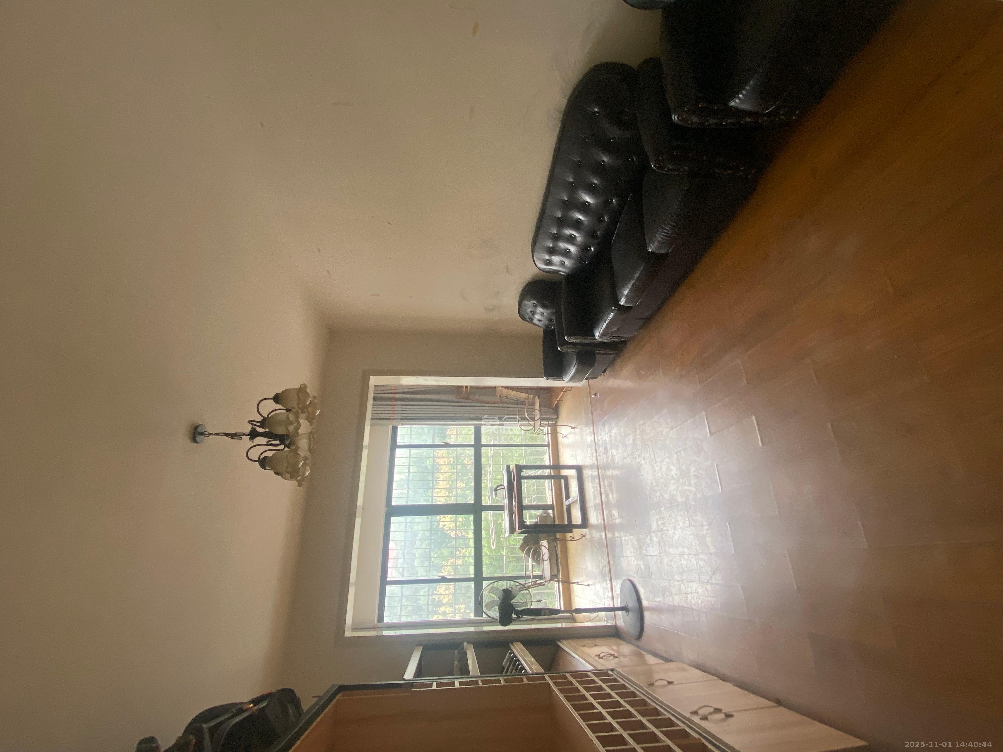 林科大教师安置房  1室0厅0卫    2400.0元/月