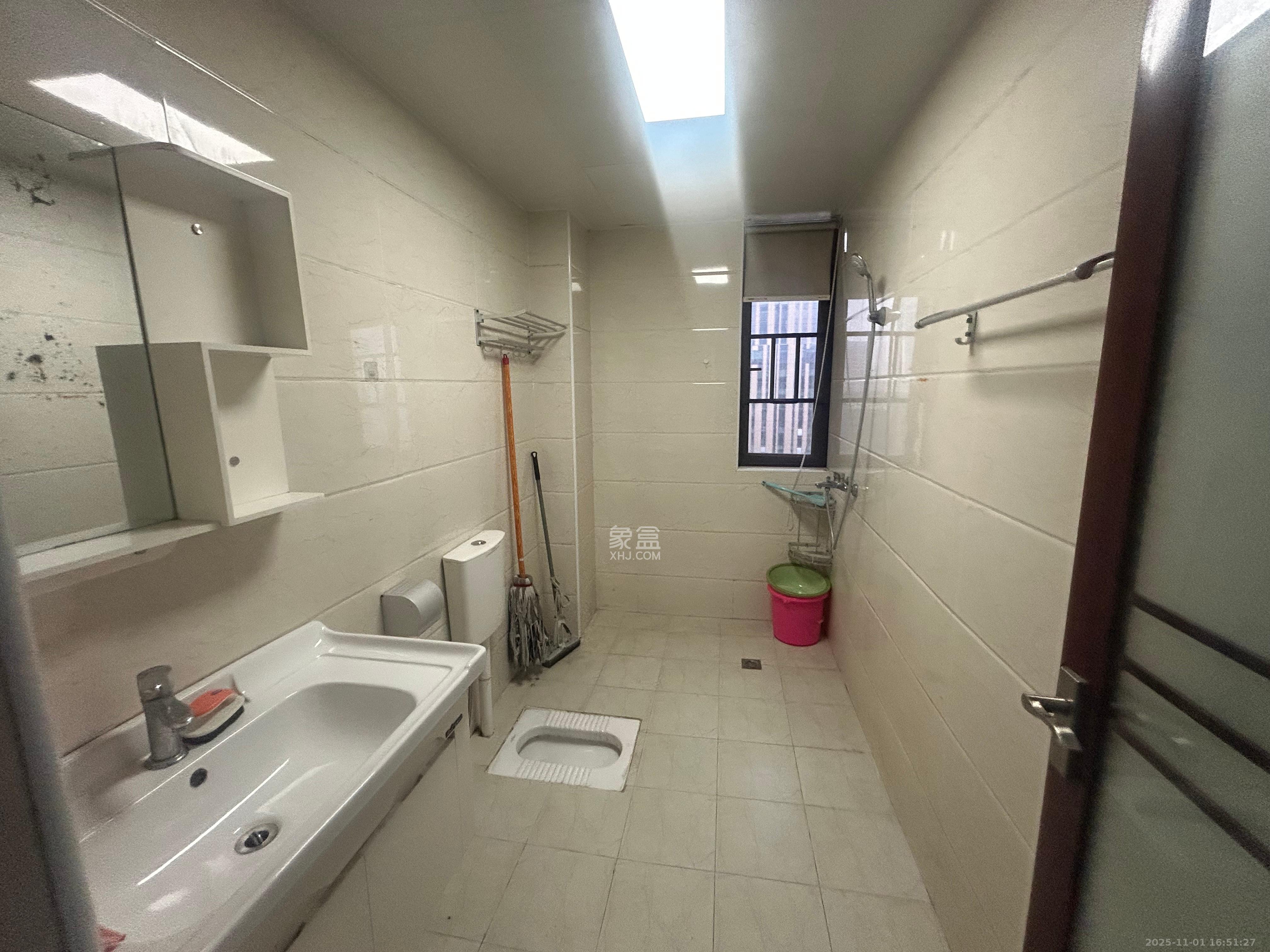 南山雍江汇（滨江国际新城）  4室2厅2卫    3800.0元/月室内图