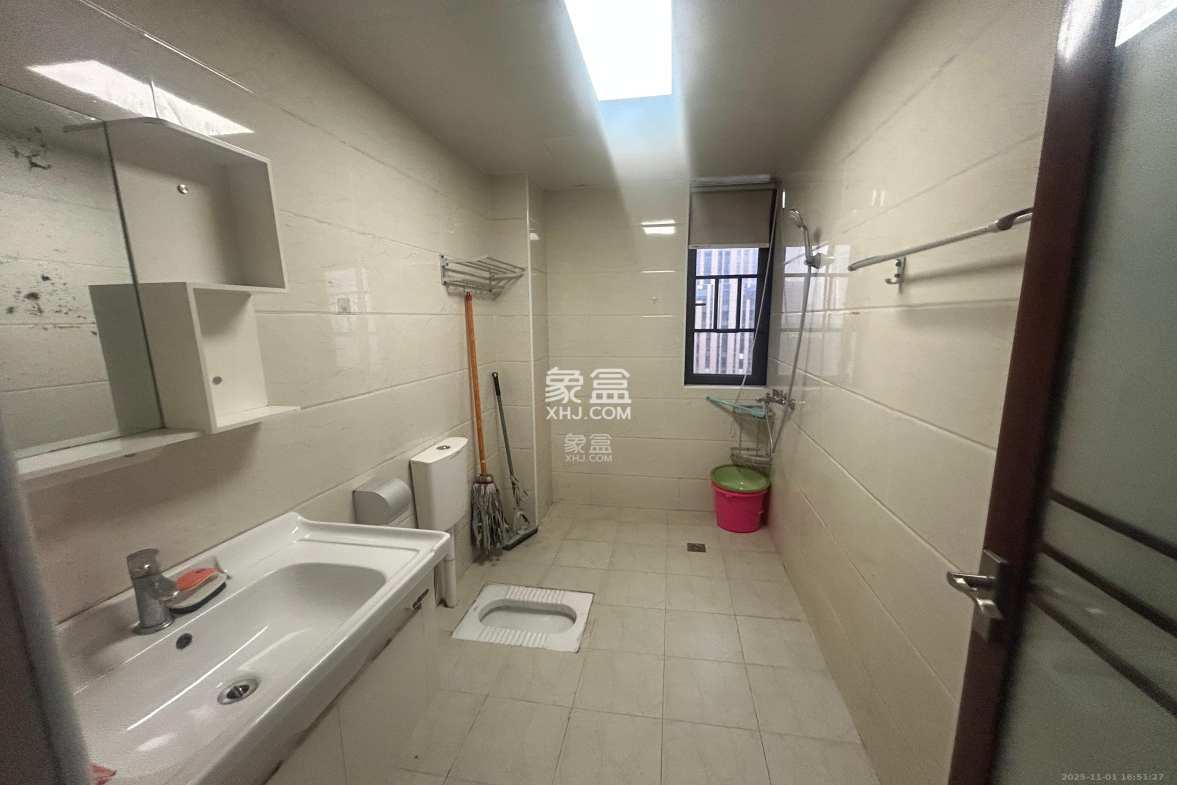 南山雍江汇(滨江国际新城) 4室2厅2卫 3800.0元/月 南山雍江汇(滨江国际新城) 4室2厅2卫 3800.0元/月室内图