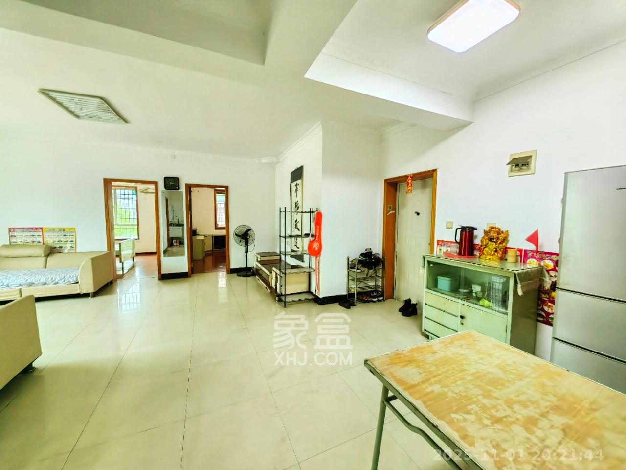 中南汽车世界  2室2厅1卫    1200.0元/月室内图