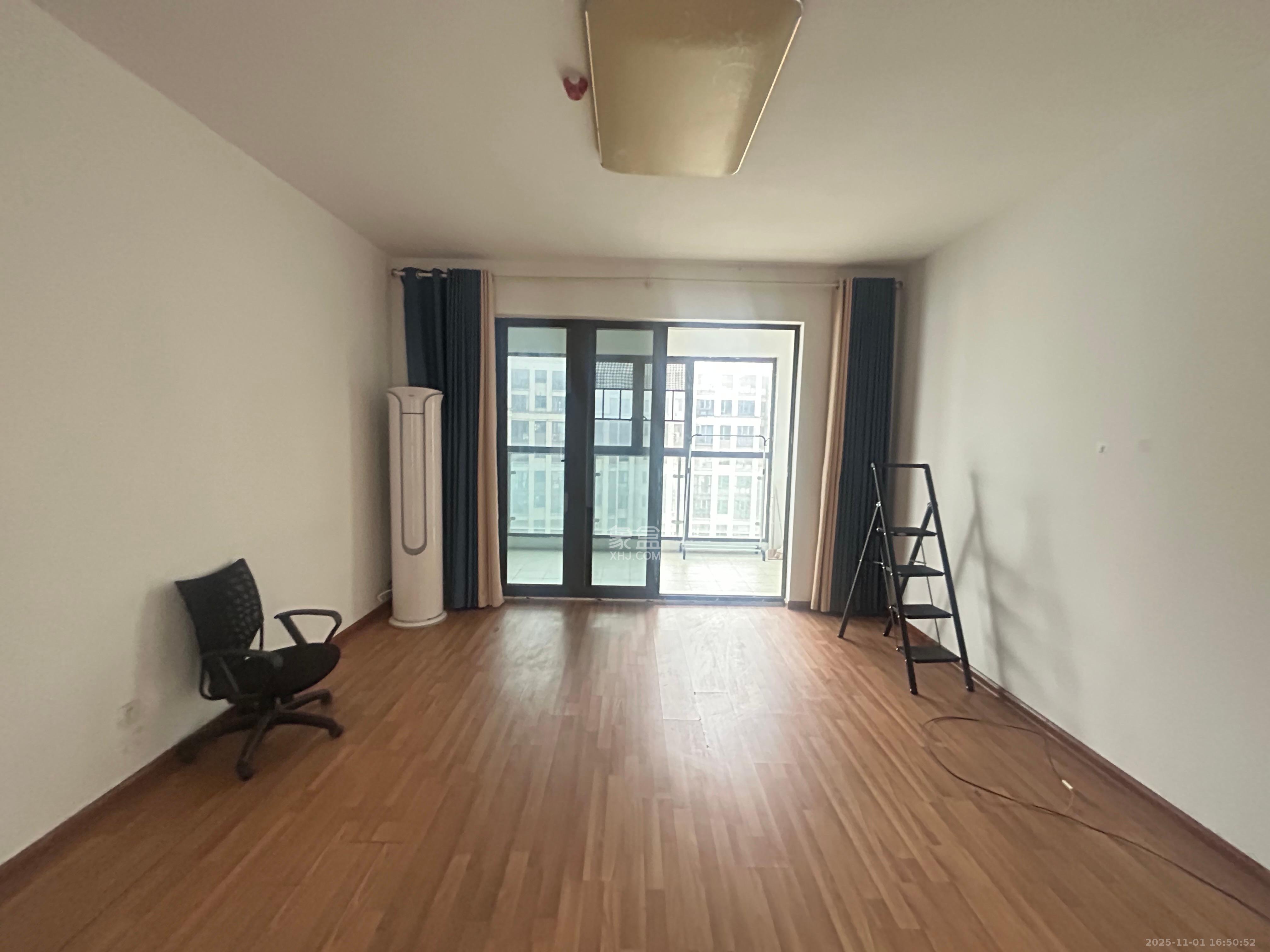 南山雍江汇（滨江国际新城）  4室2厅2卫    3800.0元/月室内图1