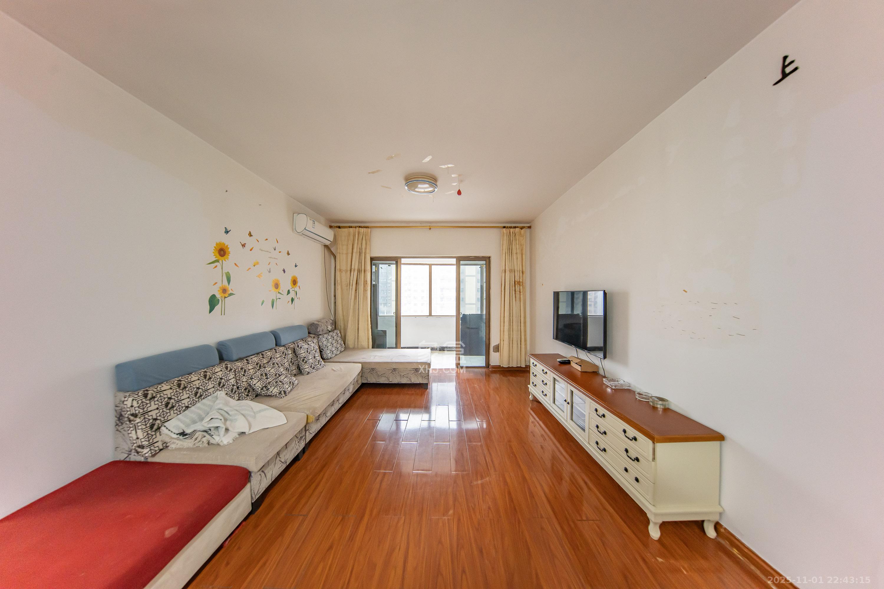 江山帝景哈佛 3室2厅1卫 67.0万 江山帝景哈佛 3室2厅1卫 67.0万客厅