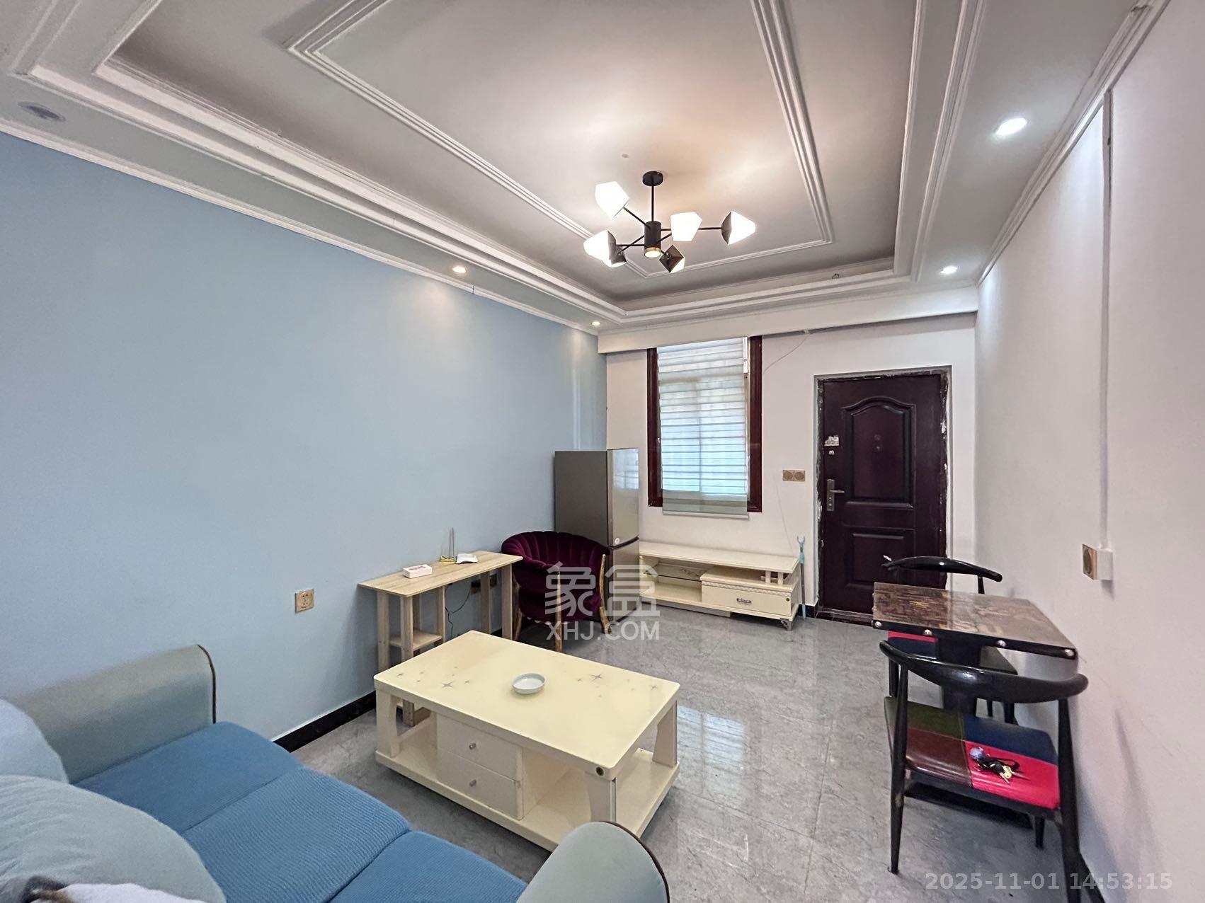 火把山小区  1室1厅1卫    1300.0元/月室内图1