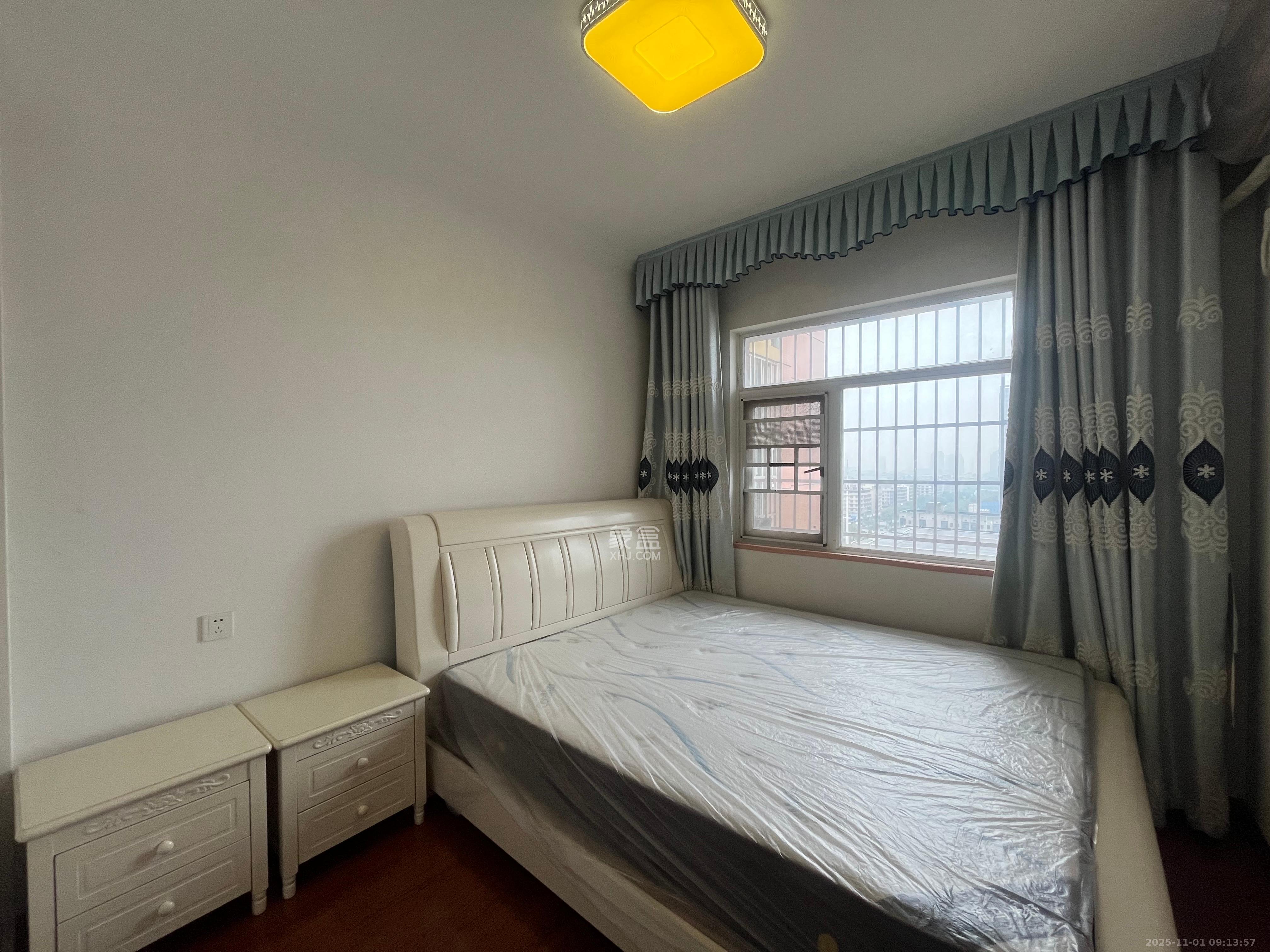 新蕾品阁居  4室2厅2卫    2200.0元/月室内图