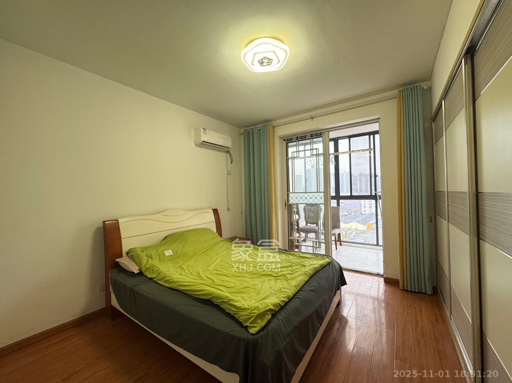 移动科技有限公司职工住宅楼  4室2厅2卫    2500.0元/月 移动科技有限公司职工住宅楼  4室2厅2卫    2500.0元/月室内图